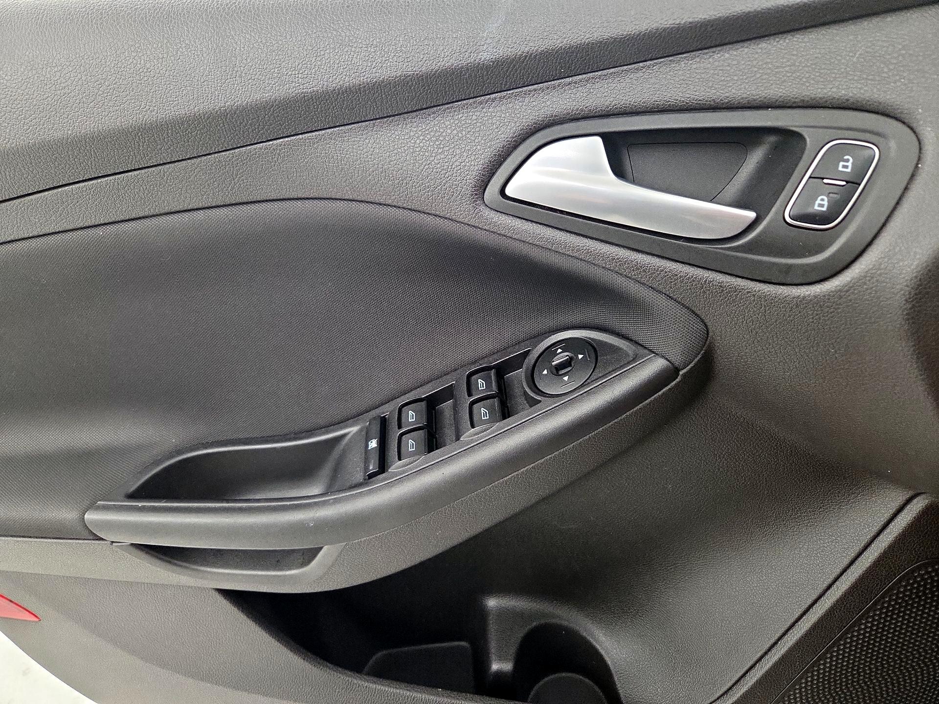 Thumbnail: 2017 Ford Focus - 12