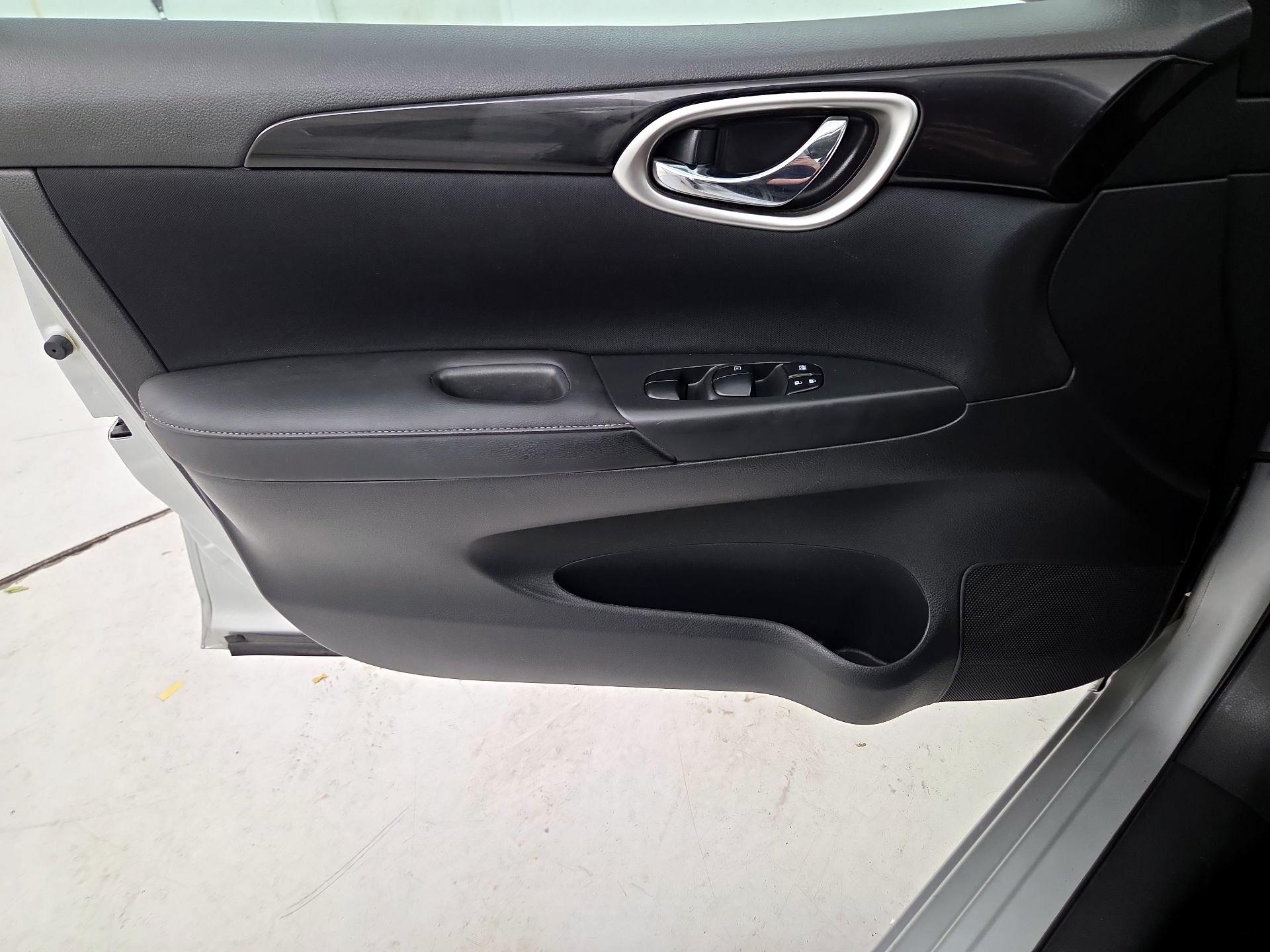 Thumbnail: 2017 Nissan Sentra - 12