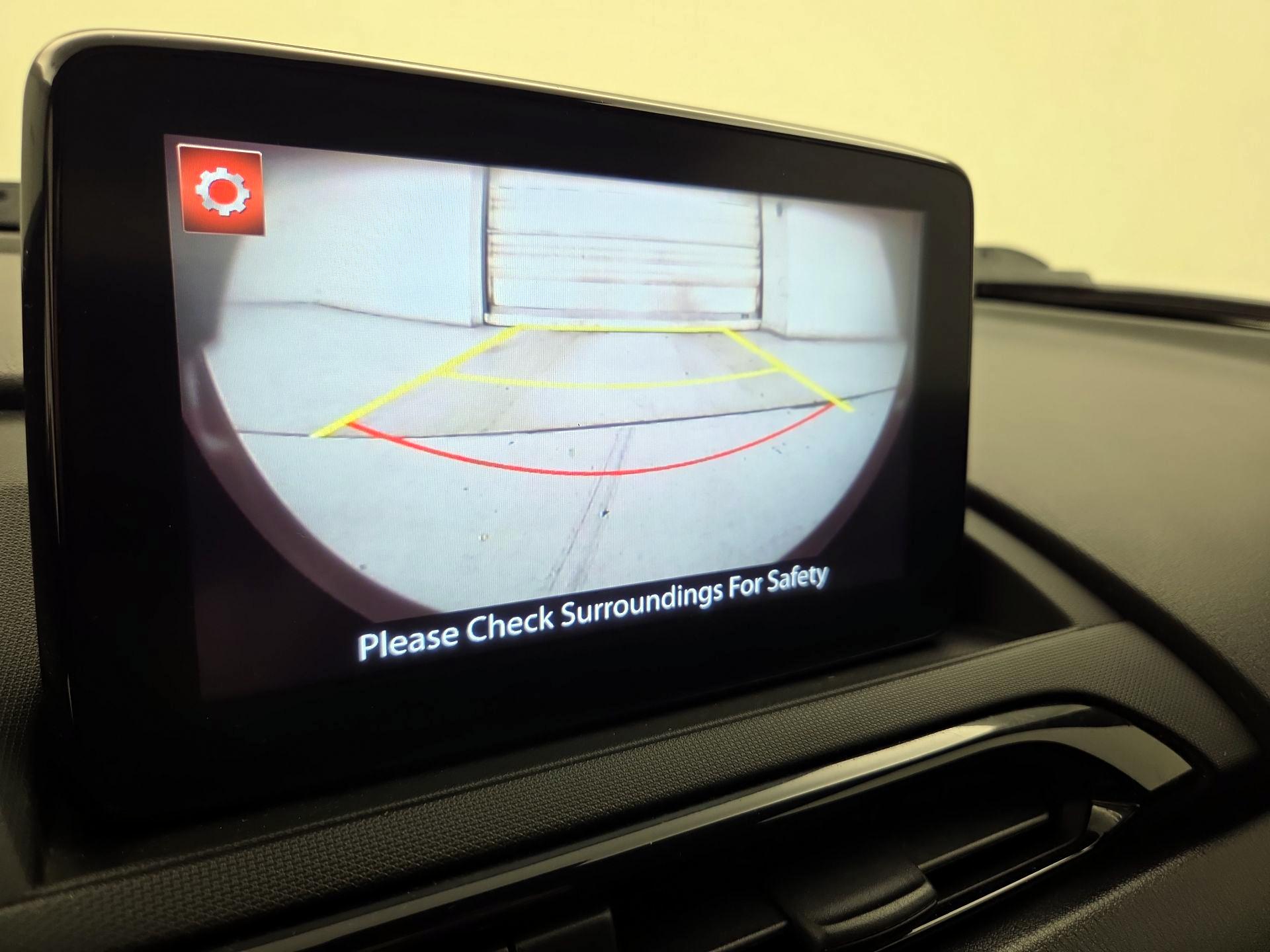 Thumbnail: 2021 Mazda MX-5 Miata - 15