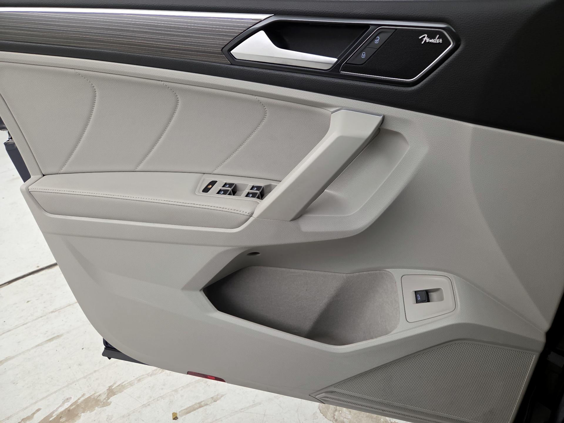 Thumbnail: 2024 Volkswagen Tiguan - 12