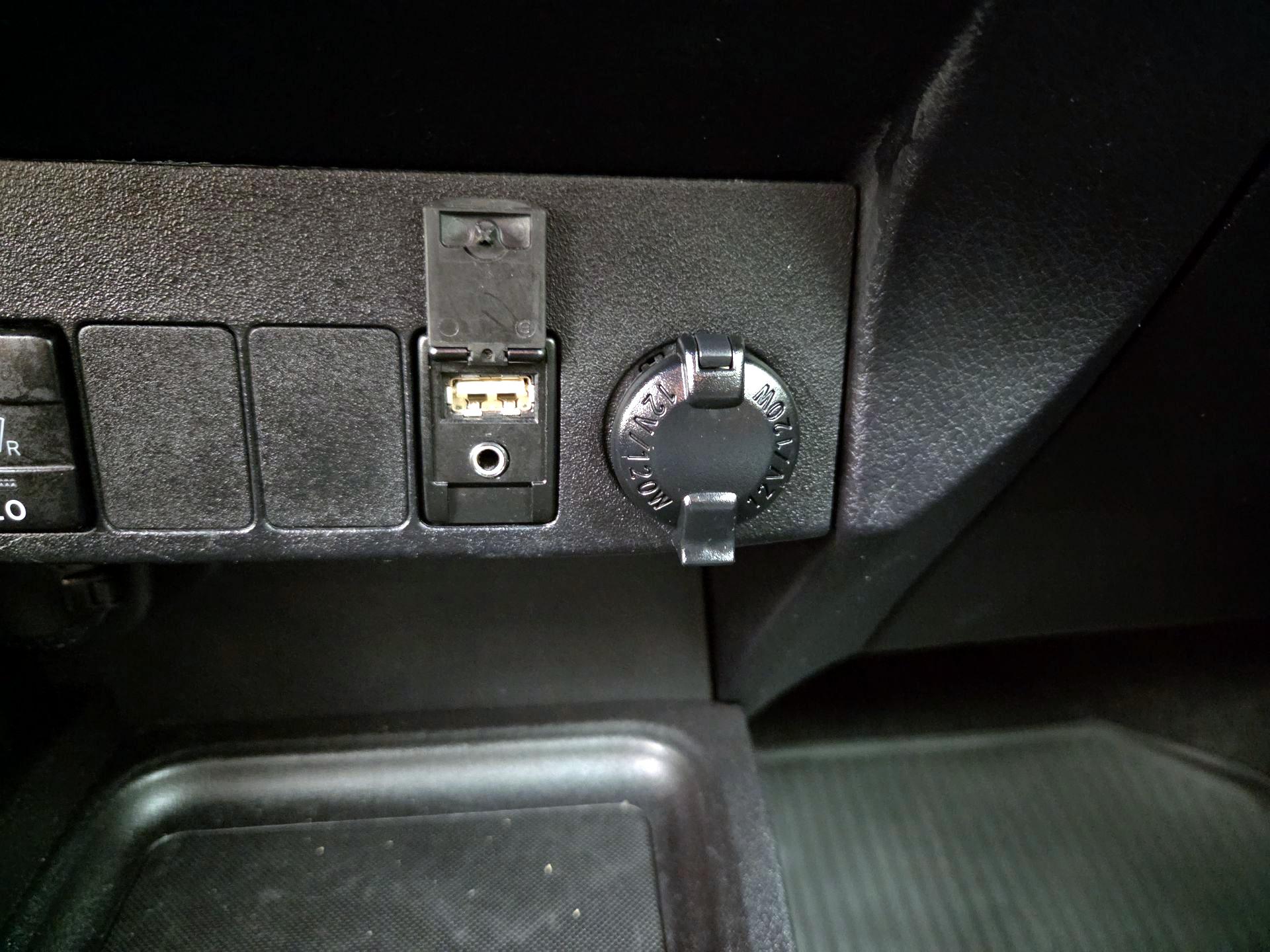 Thumbnail: 2017 Toyota RAV4 - 19