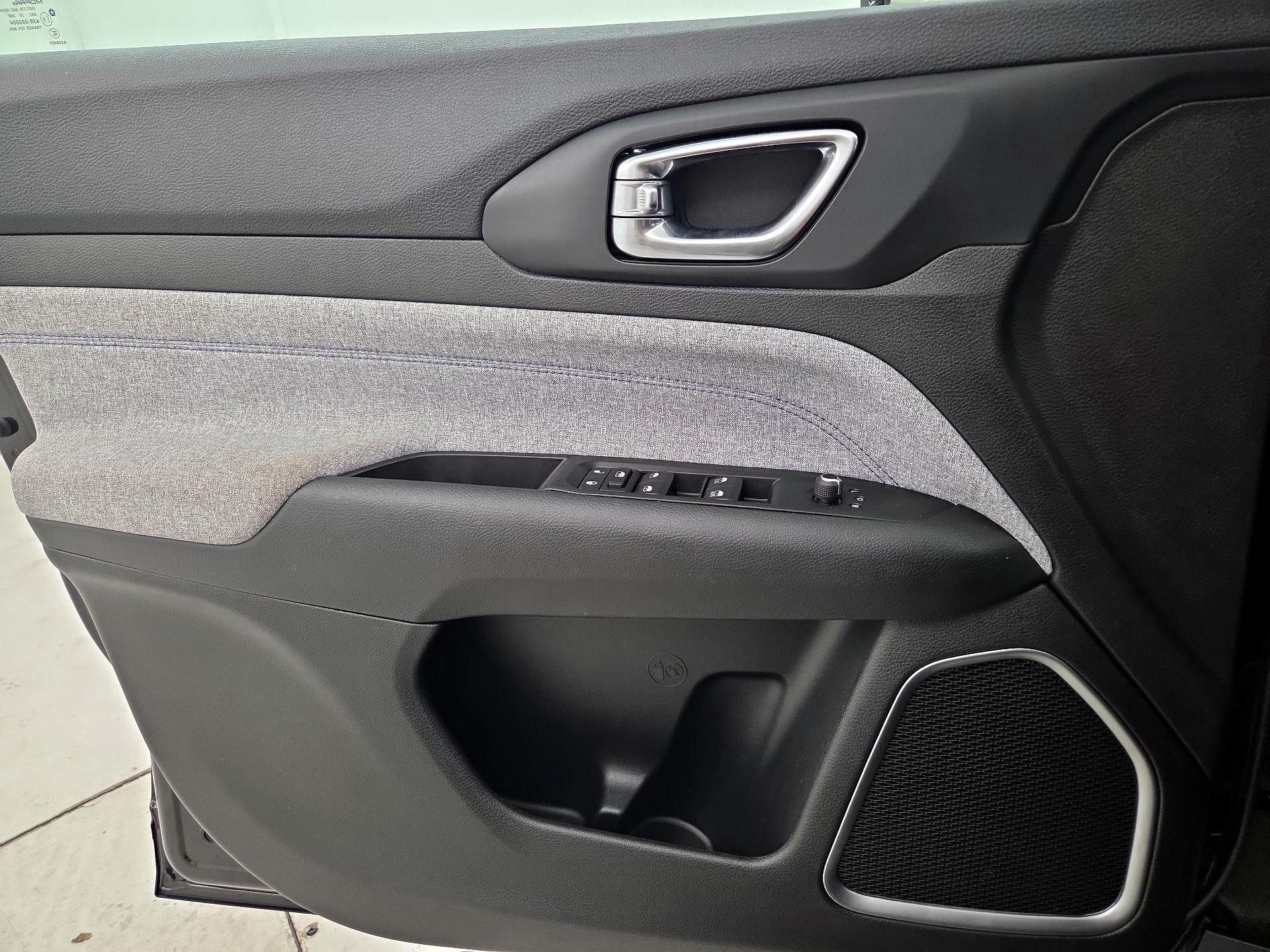 Thumbnail: 2022 Jeep Compass - 12