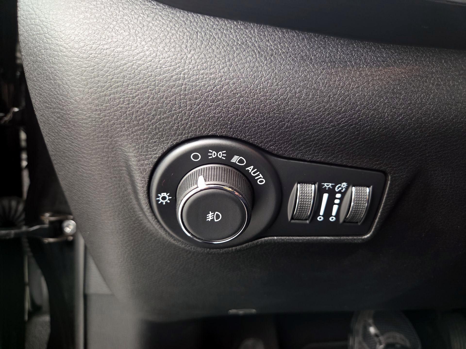 Thumbnail: 2022 Jeep Compass - 13