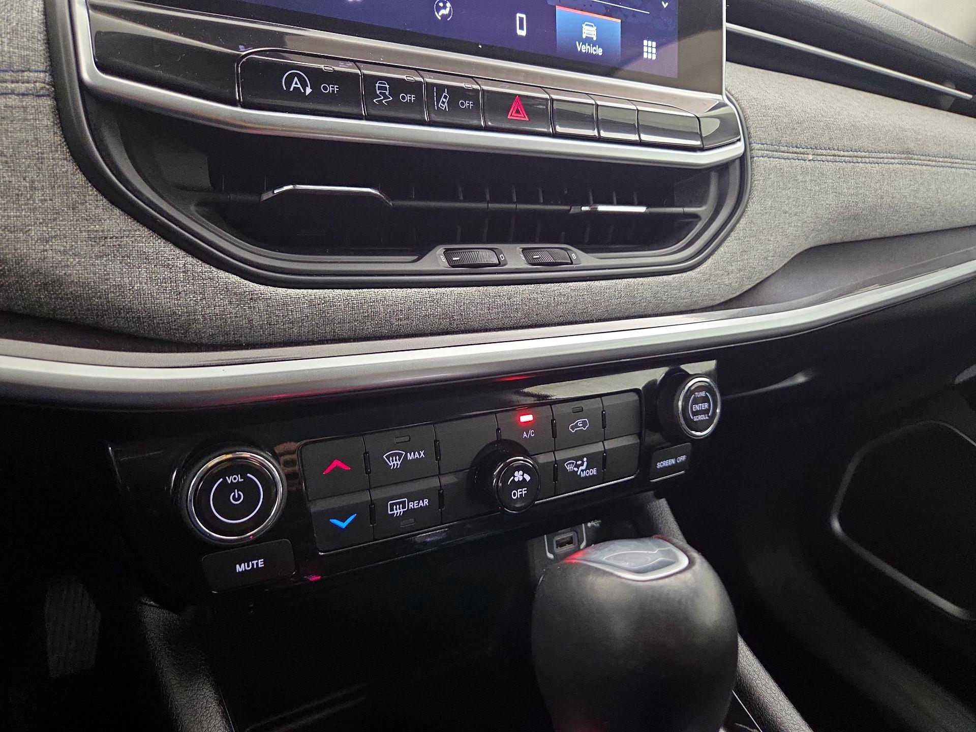 Thumbnail: 2022 Jeep Compass - 16