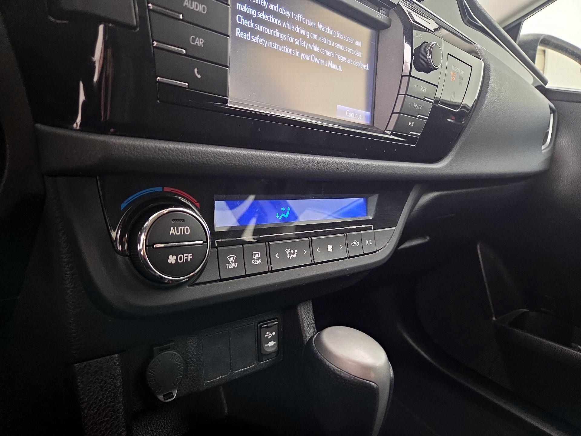 Thumbnail: 2015 Toyota Corolla - 16