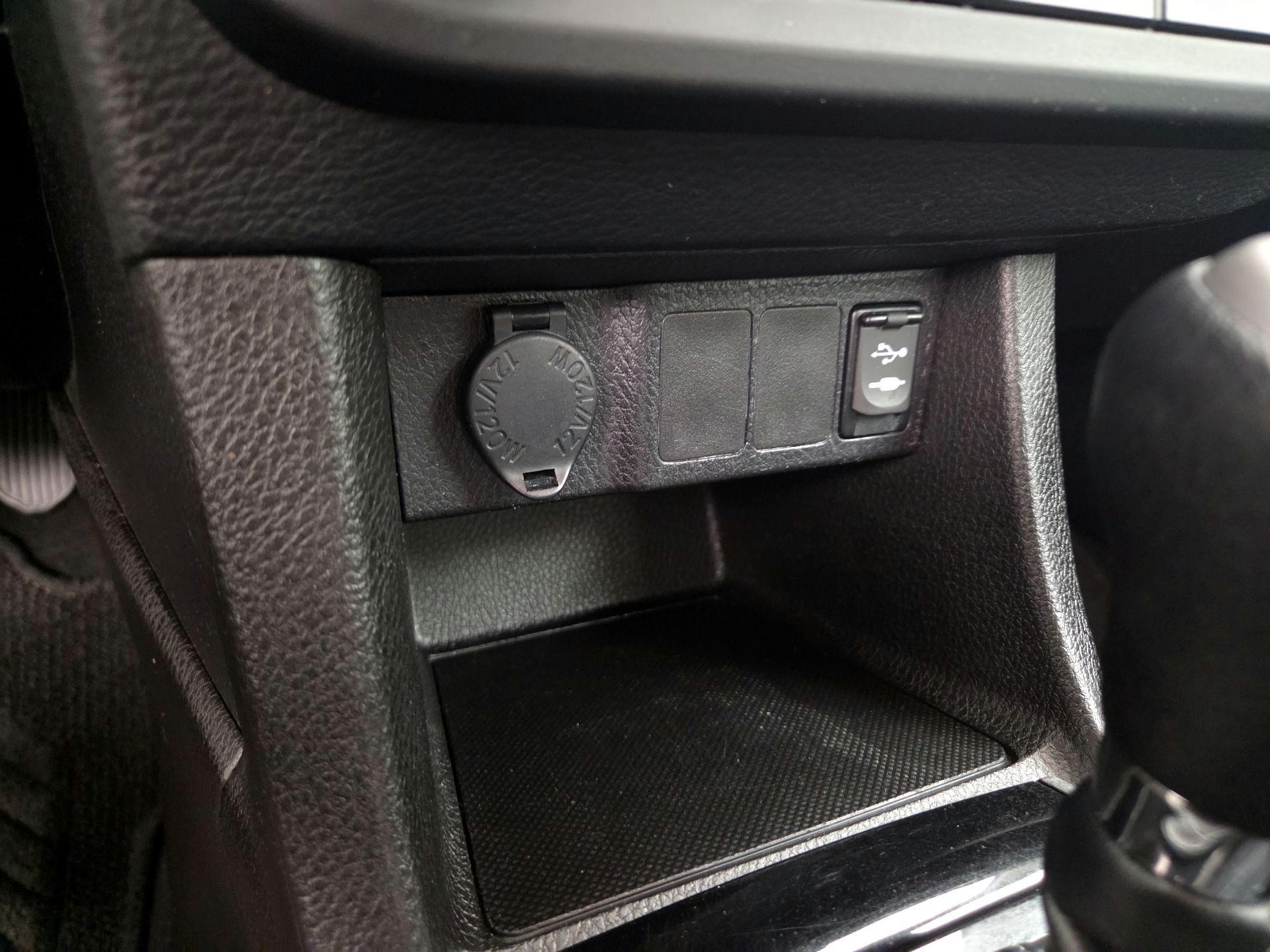 Thumbnail: 2015 Toyota Corolla - 18