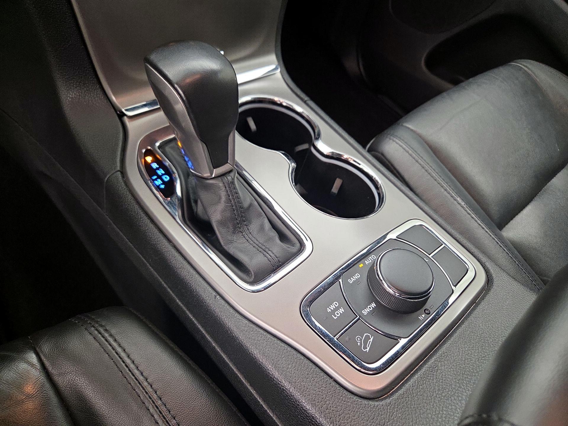 Thumbnail: 2022 Jeep Grand Cherokee - 16