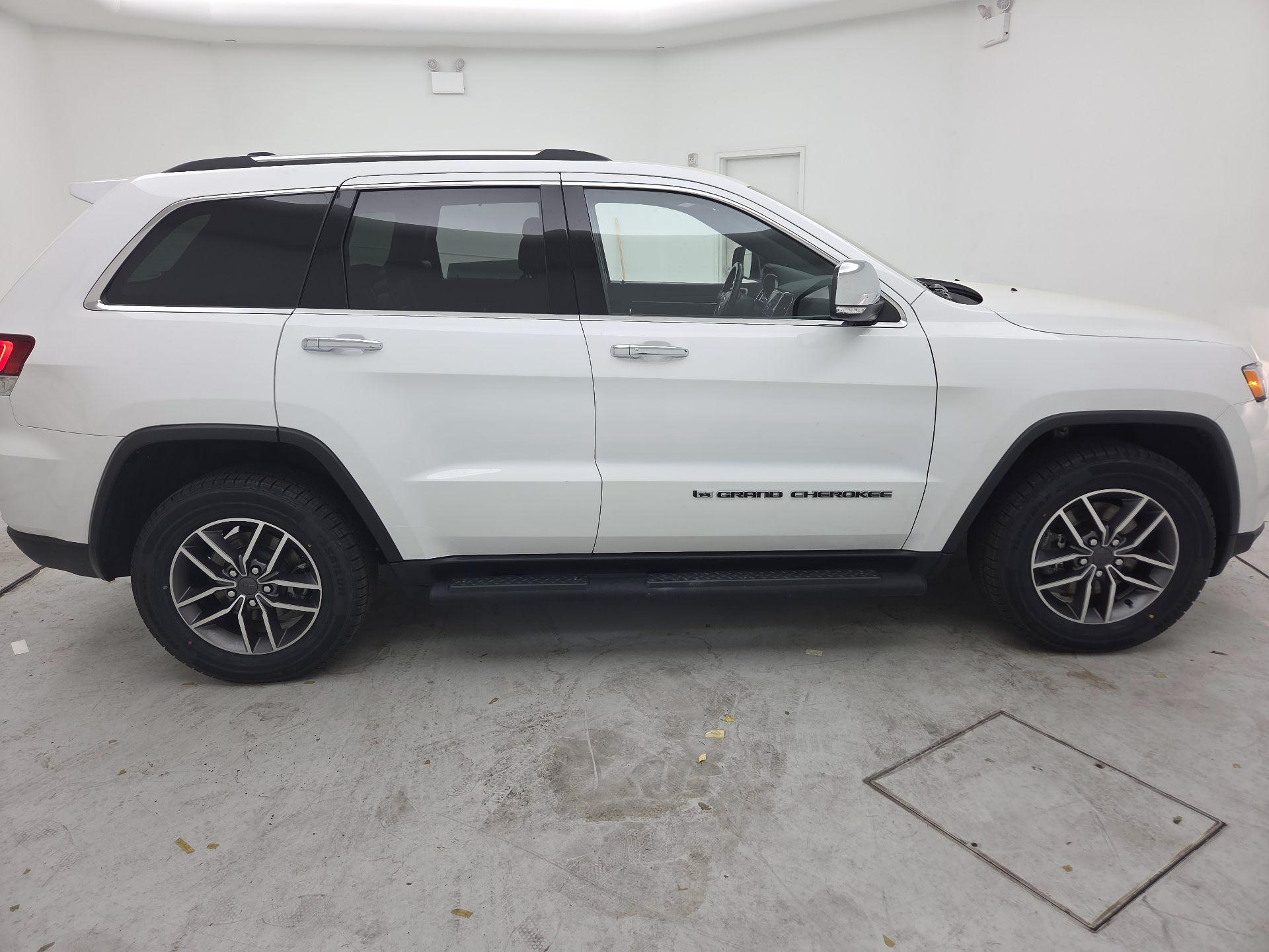 Thumbnail: 2022 Jeep Grand Cherokee - 4