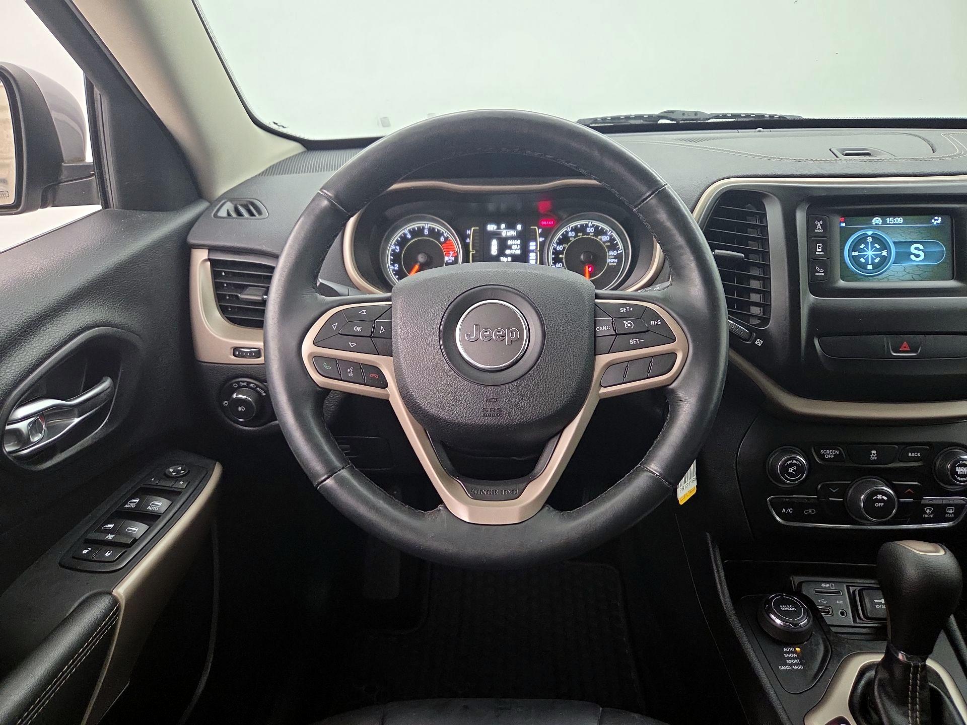 Thumbnail: 2017 Jeep Cherokee - 10