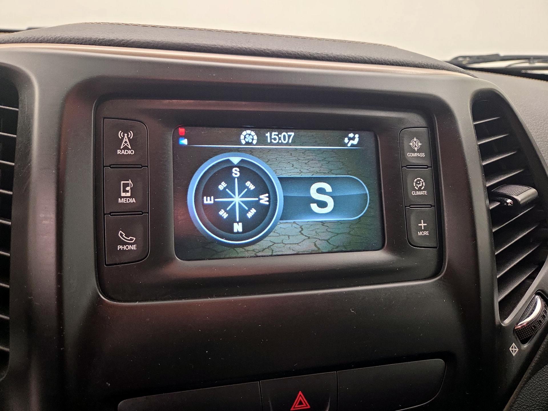 Thumbnail: 2017 Jeep Cherokee - 14