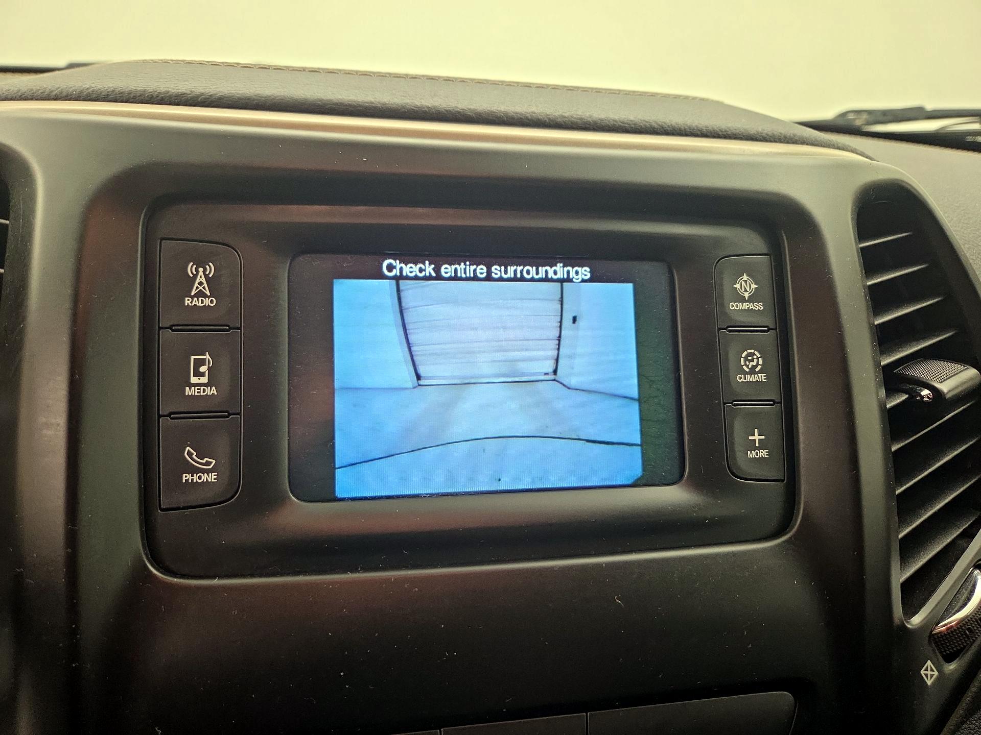 Thumbnail: 2017 Jeep Cherokee - 15