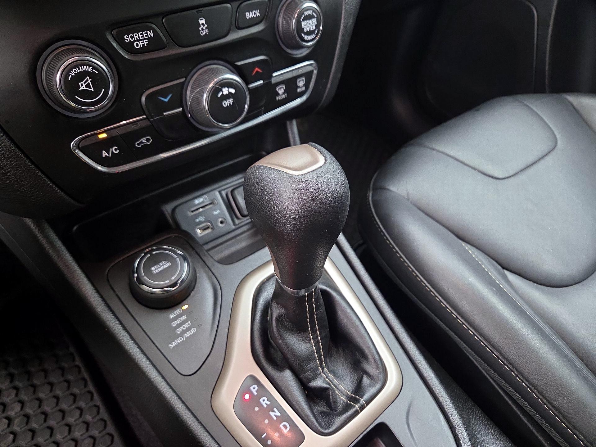 Thumbnail: 2017 Jeep Cherokee - 18