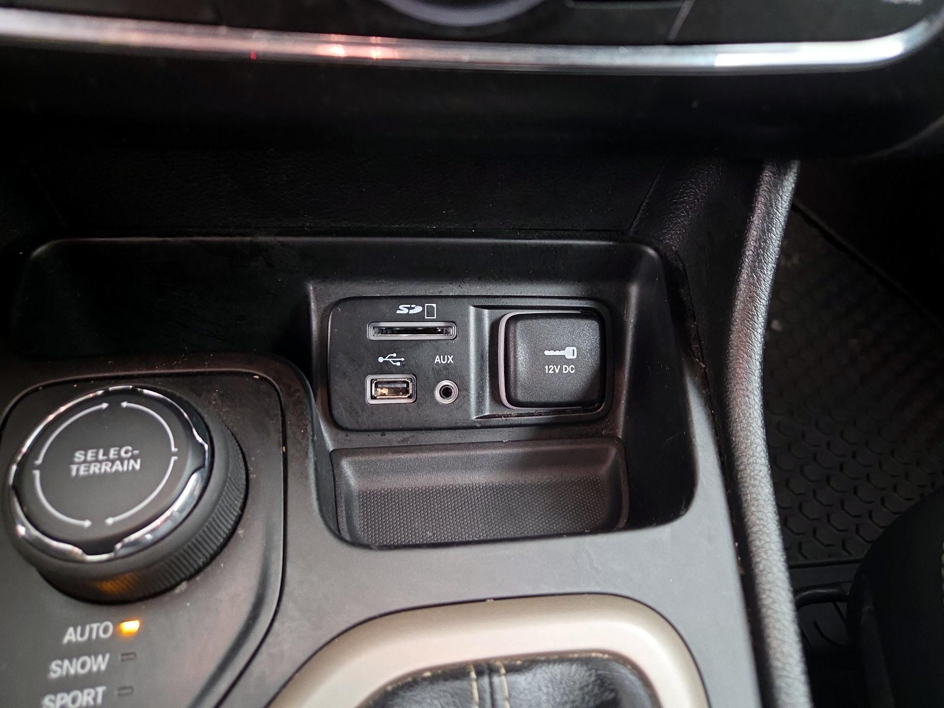 Thumbnail: 2017 Jeep Cherokee - 19