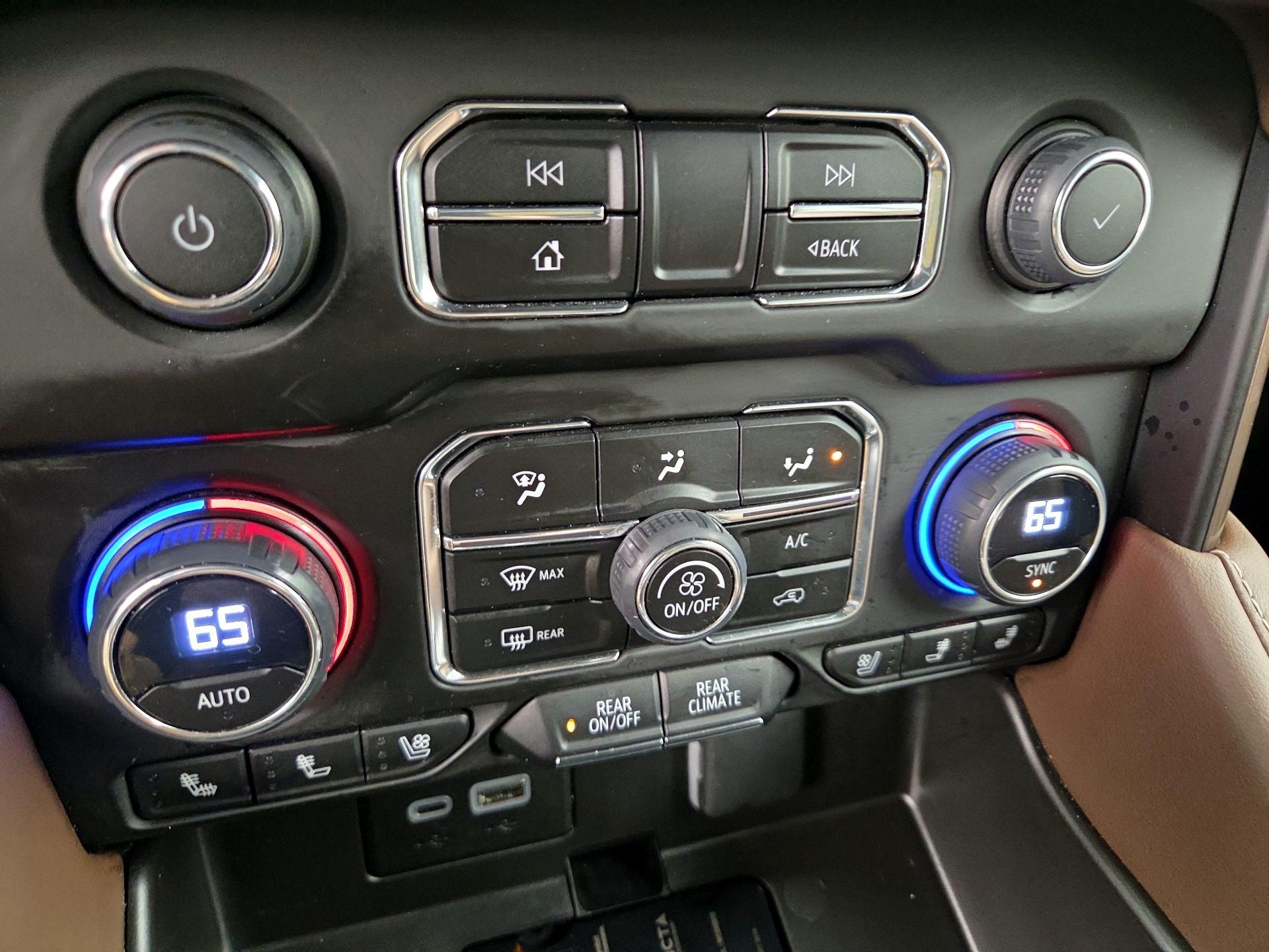 Thumbnail: 2023 Chevrolet Tahoe - 17