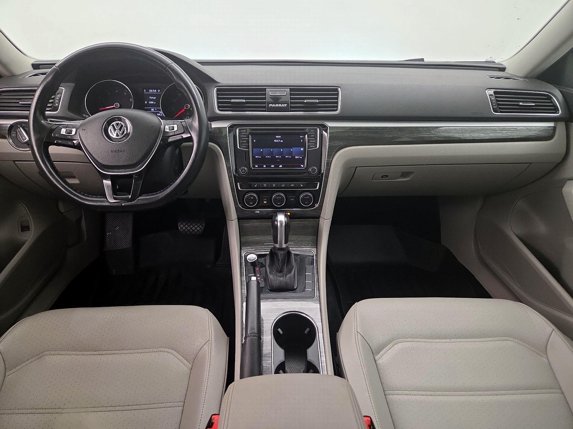 Thumbnail: 2018 Volkswagen Passat - 9