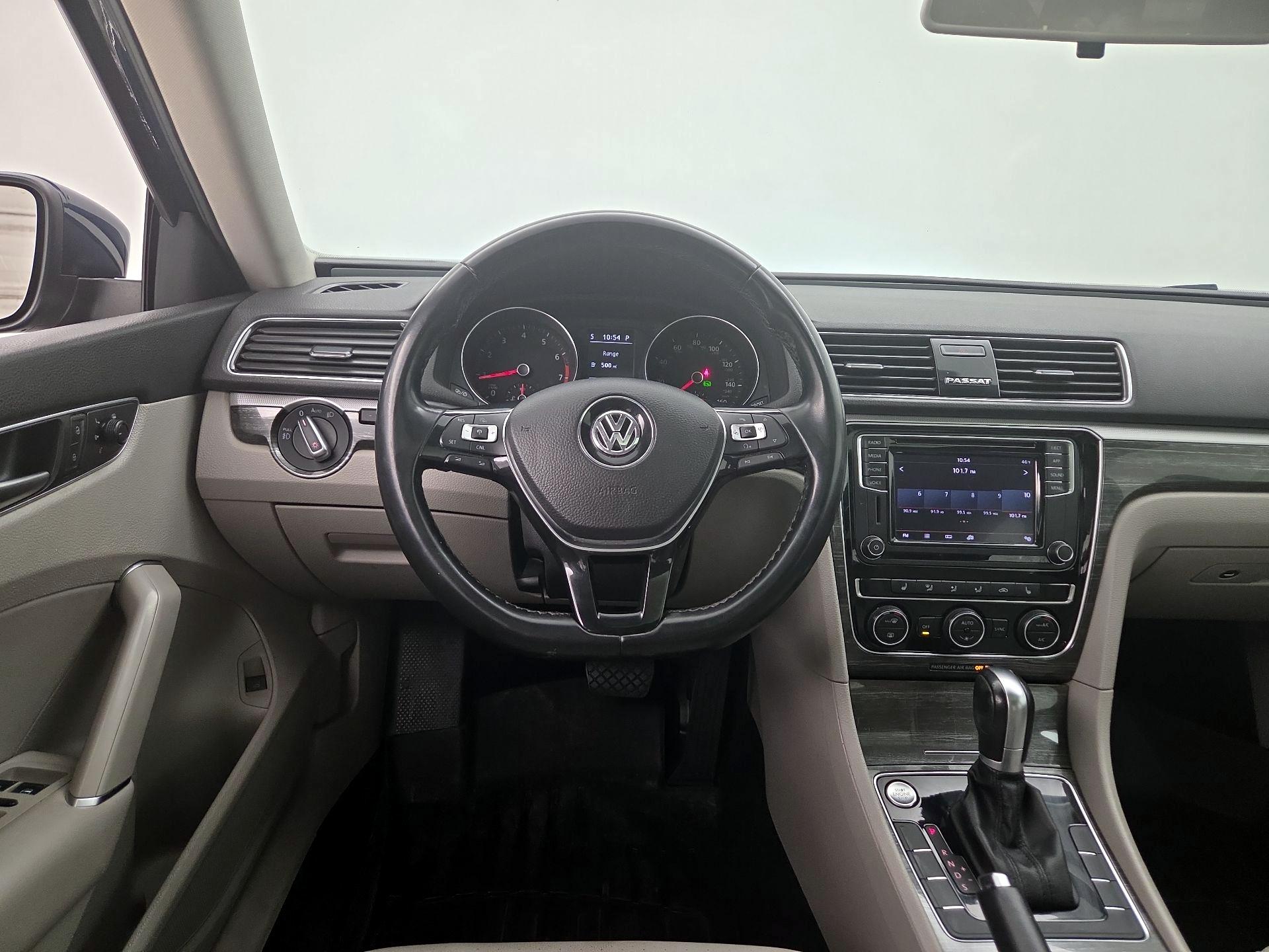 Thumbnail: 2018 Volkswagen Passat - 10