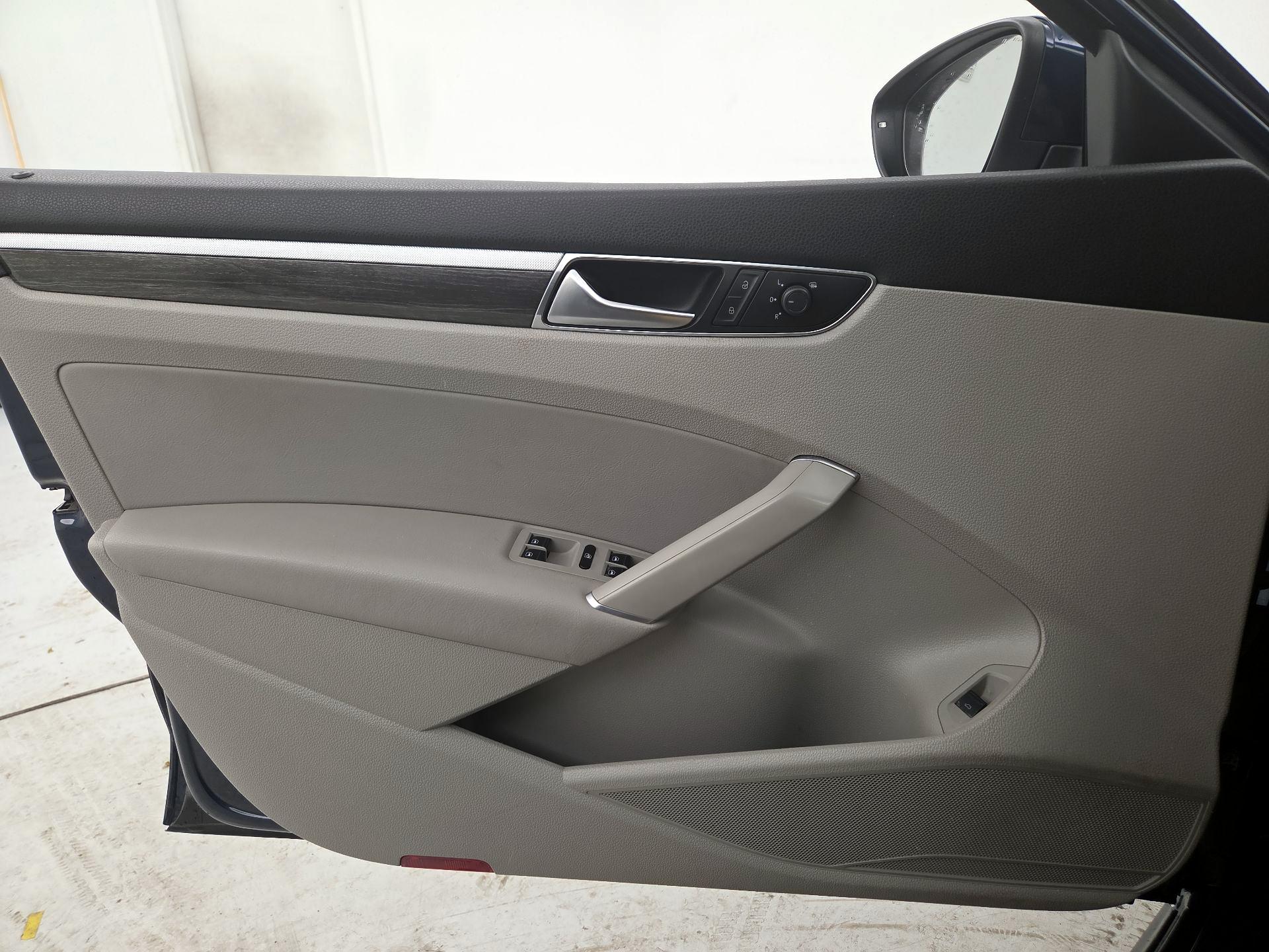 Thumbnail: 2018 Volkswagen Passat - 12