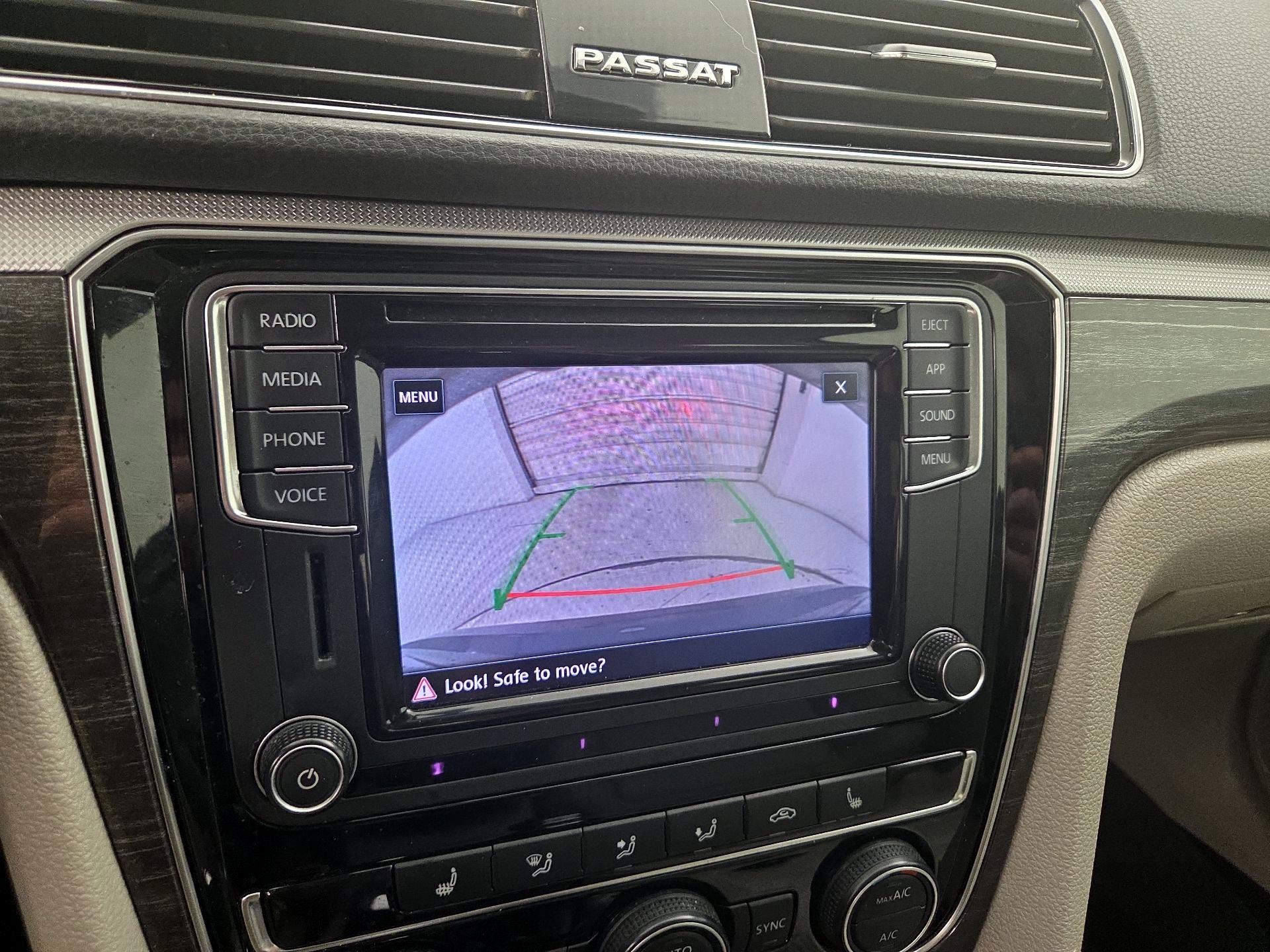 Thumbnail: 2018 Volkswagen Passat - 14