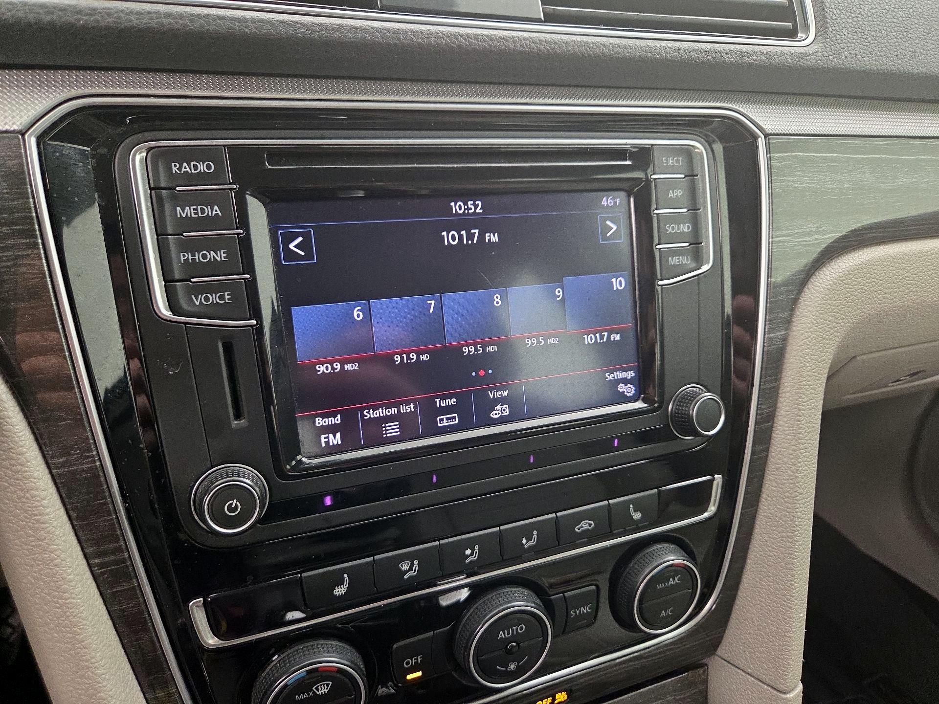 Thumbnail: 2018 Volkswagen Passat - 15