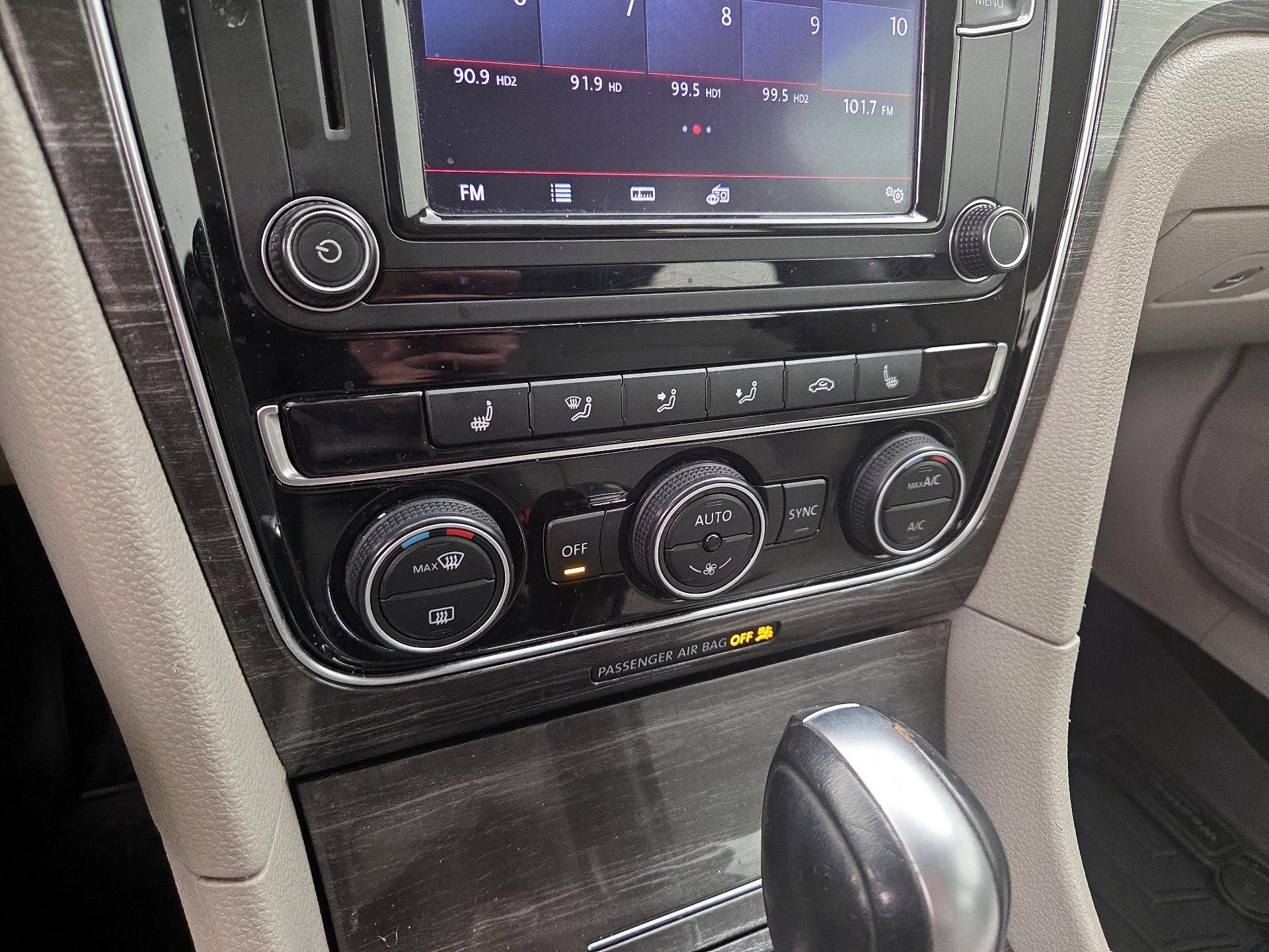 Thumbnail: 2018 Volkswagen Passat - 16