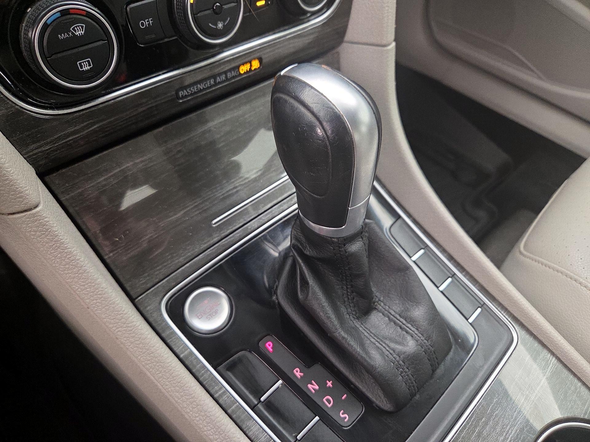 Thumbnail: 2018 Volkswagen Passat - 17