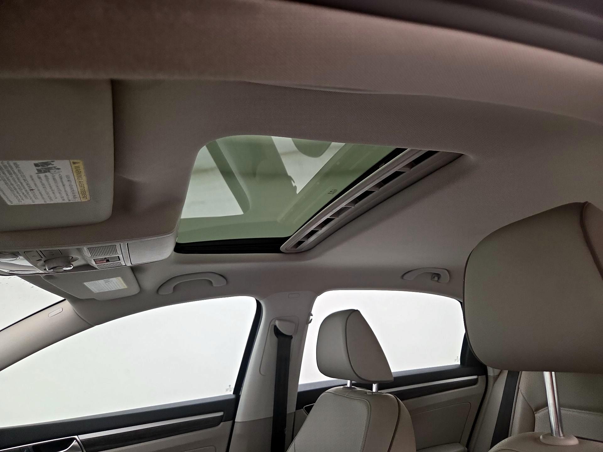 Thumbnail: 2018 Volkswagen Passat - 19