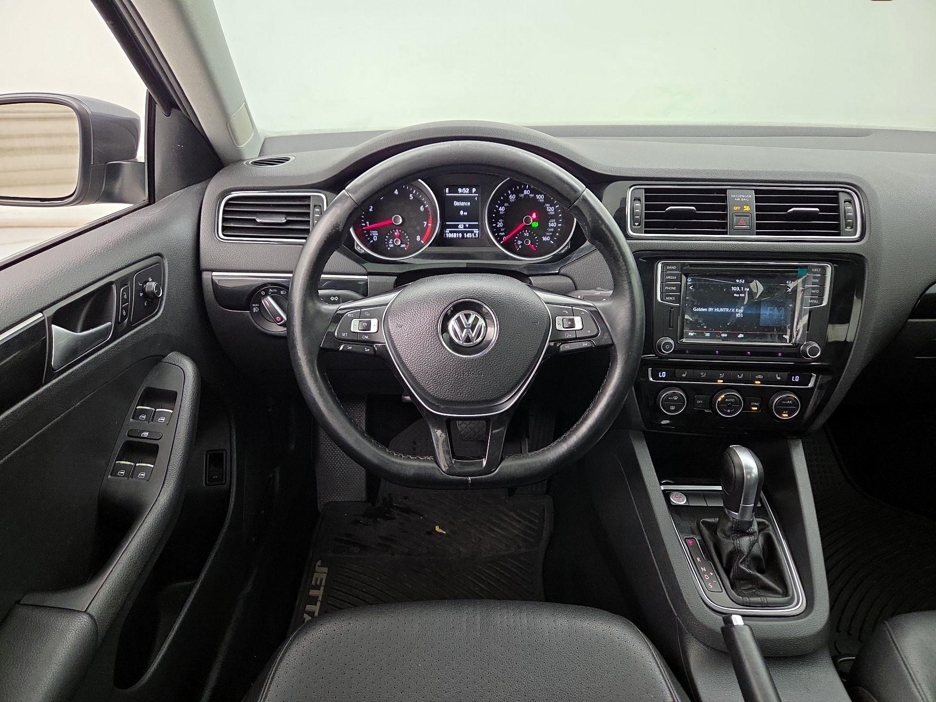 Thumbnail: 2017 Volkswagen Jetta - 10