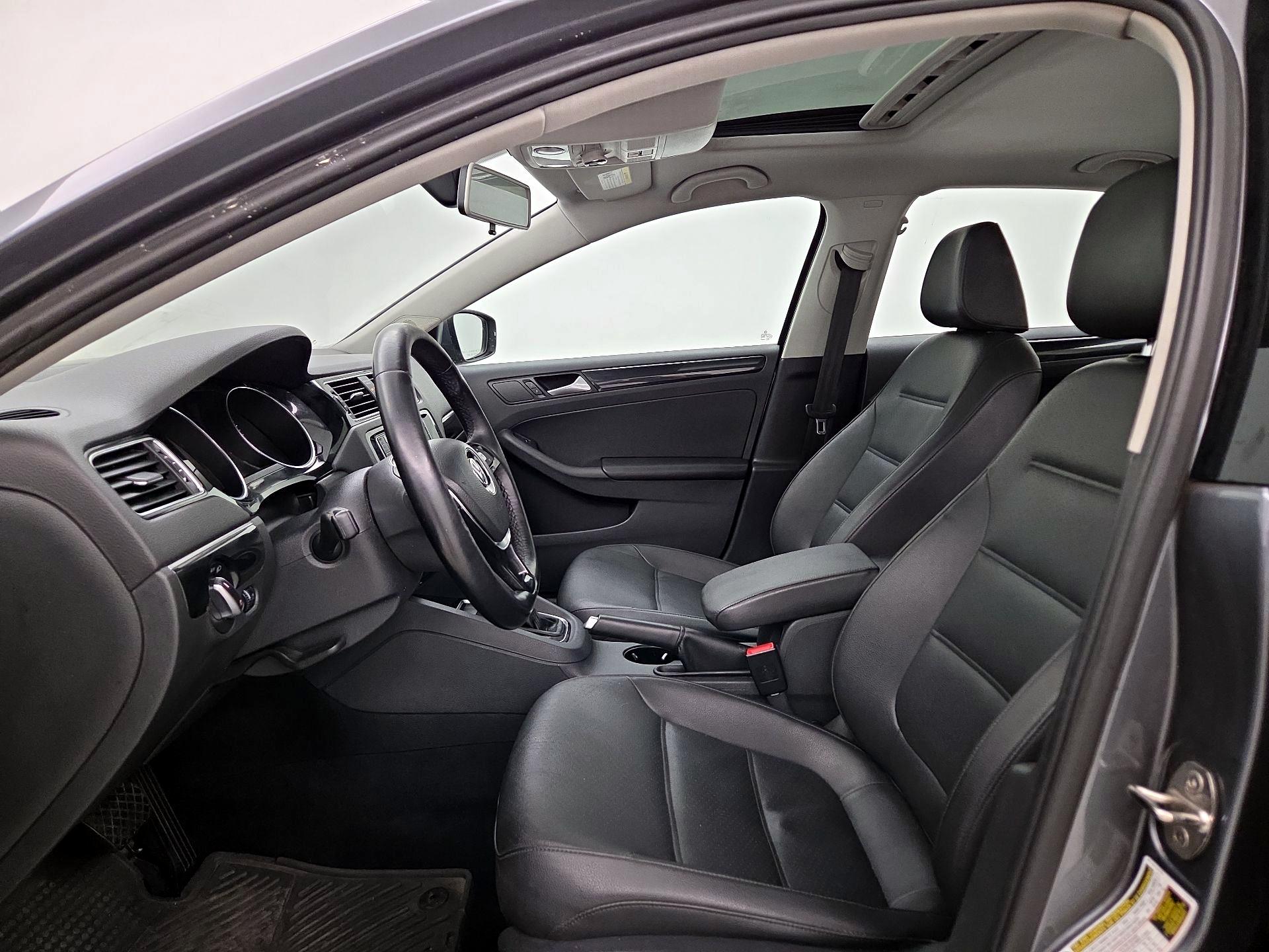 Thumbnail: 2017 Volkswagen Jetta - 11