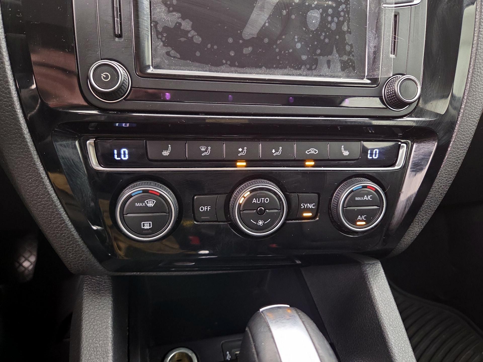 Thumbnail: 2017 Volkswagen Jetta - 17