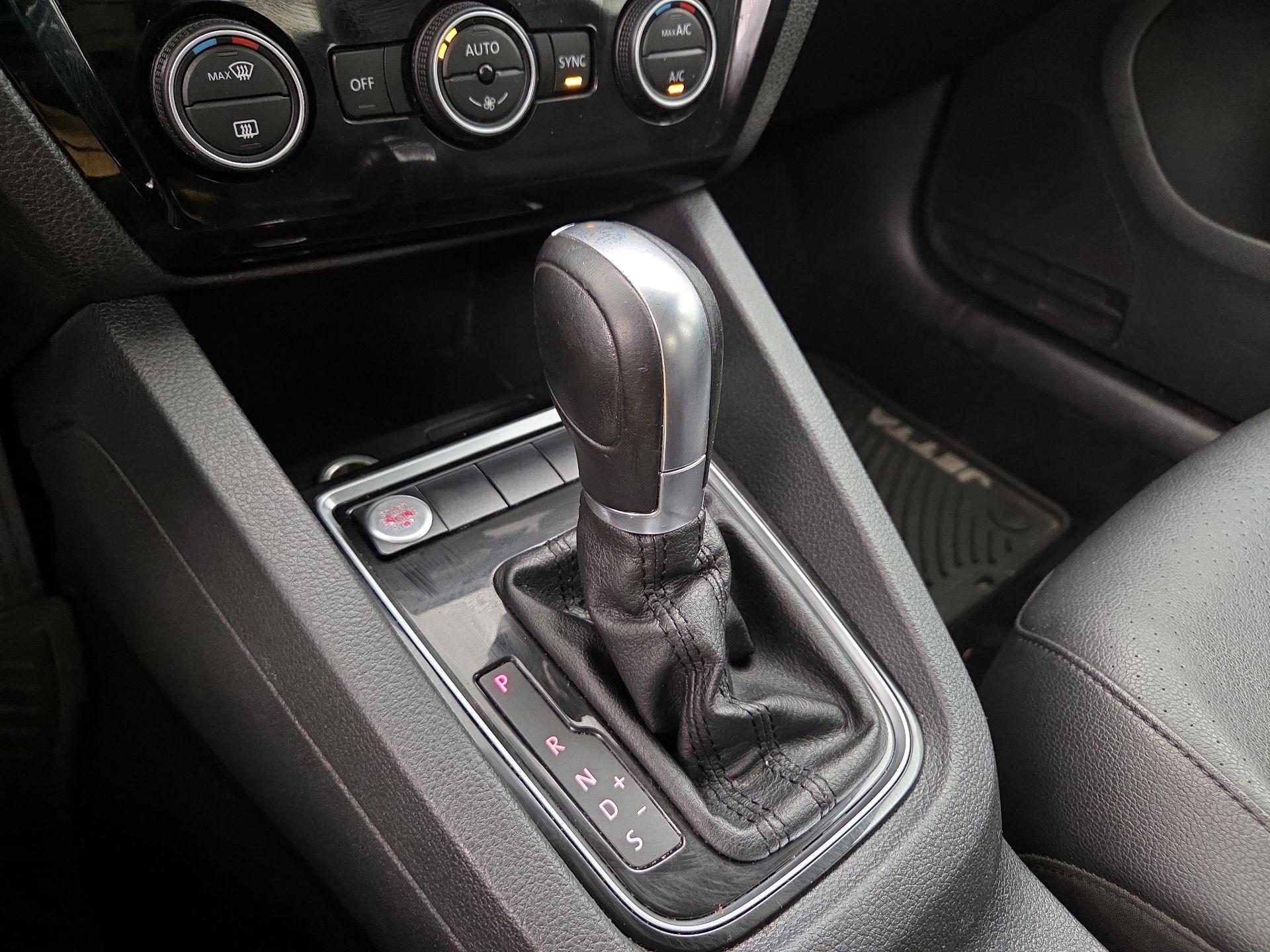 Thumbnail: 2017 Volkswagen Jetta - 18