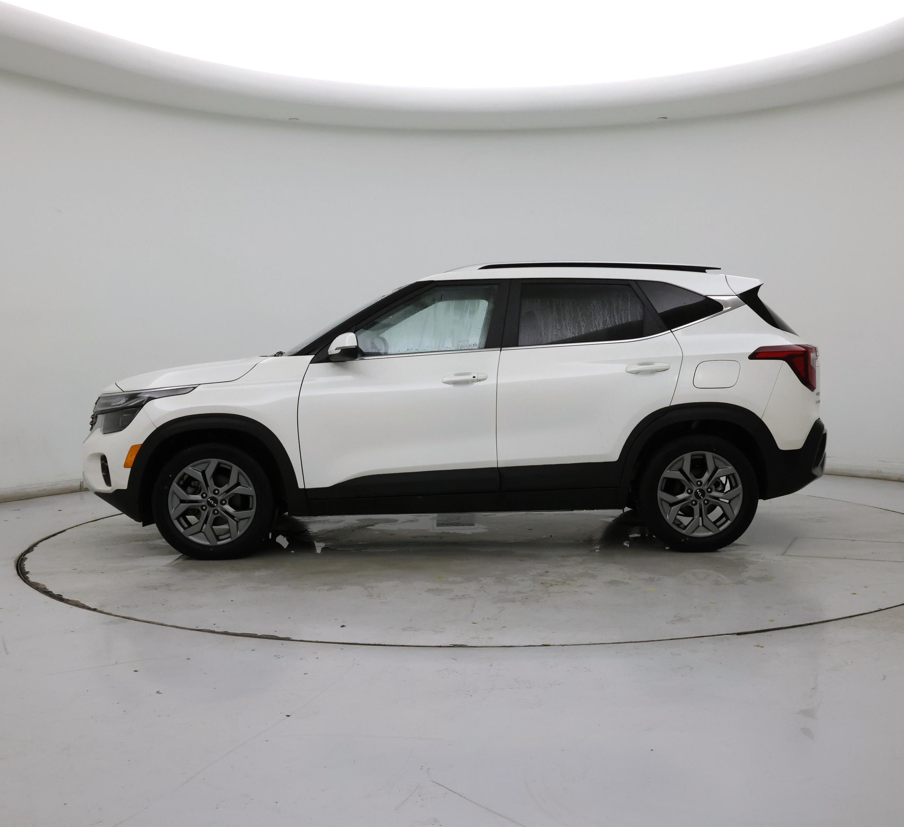 Thumbnail: 2024 Kia Seltos - 3