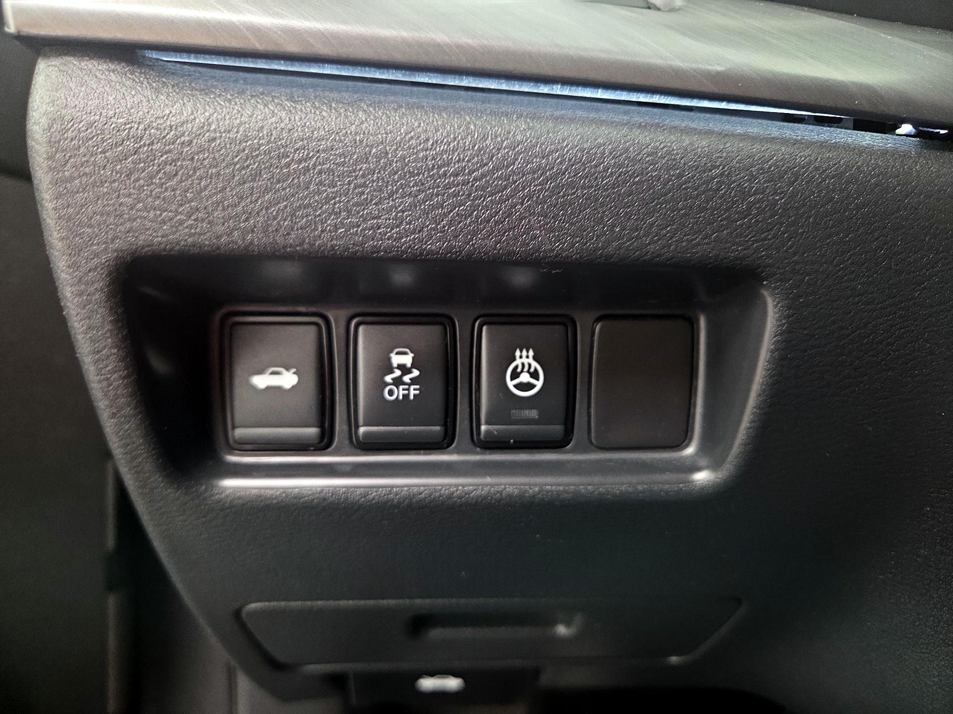 Thumbnail: 2017 Nissan Maxima - 13