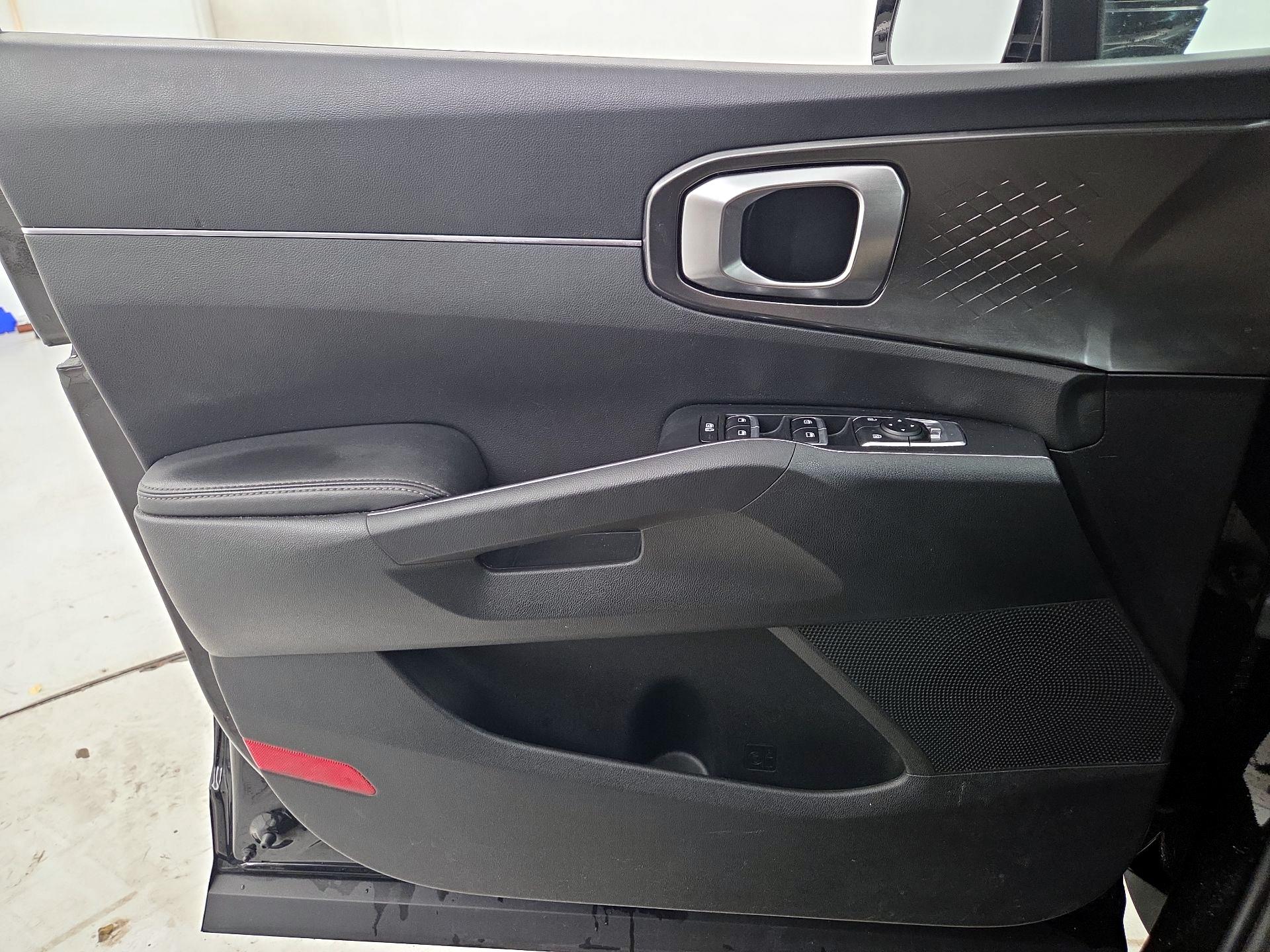 Thumbnail: 2023 Kia Sorento - 12