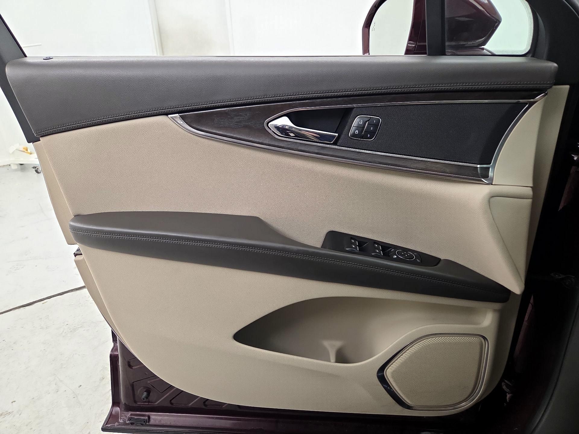 Thumbnail: 2018 Lincoln MKX - 12