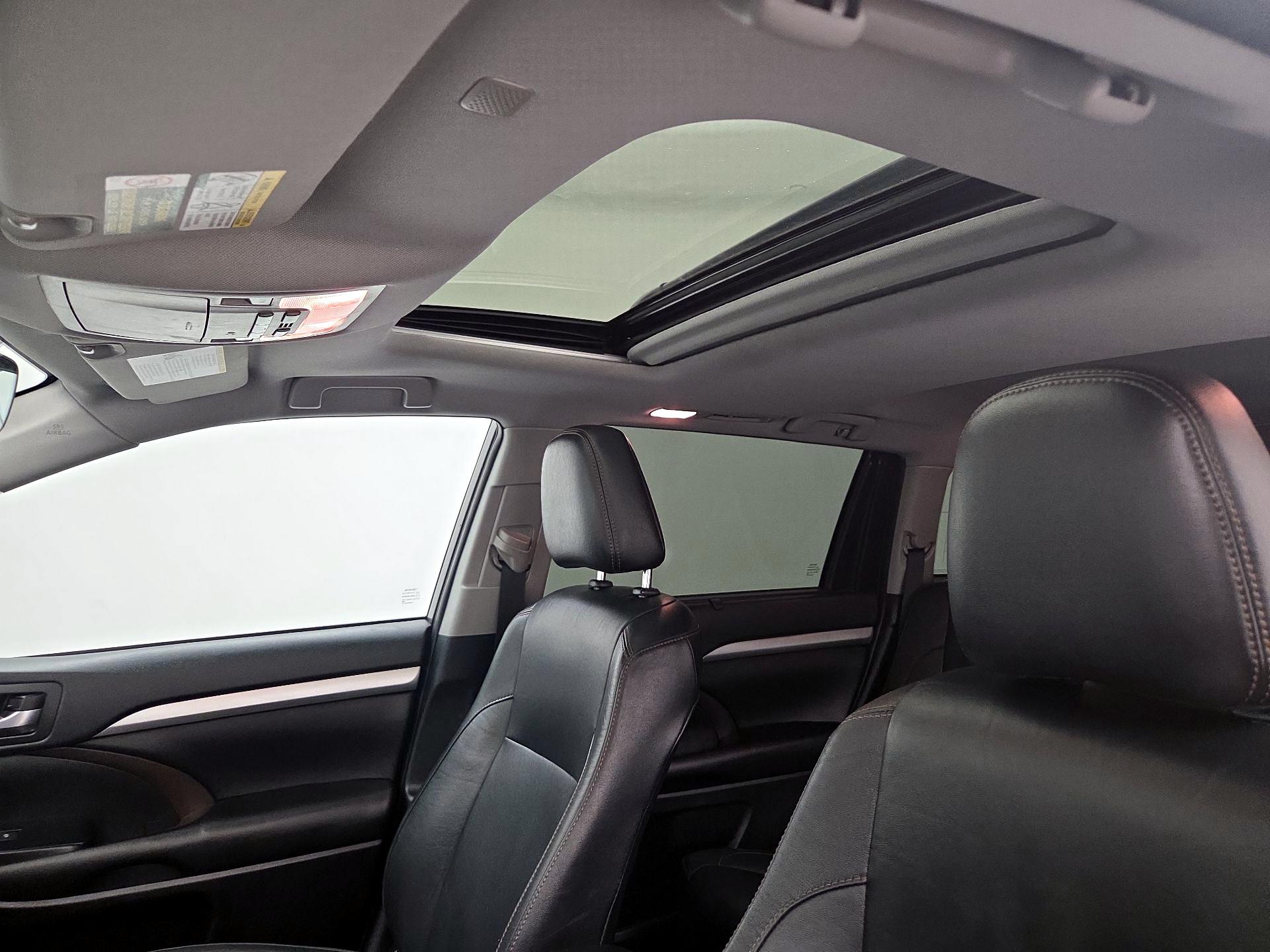 Thumbnail: 2019 Toyota Highlander - 19