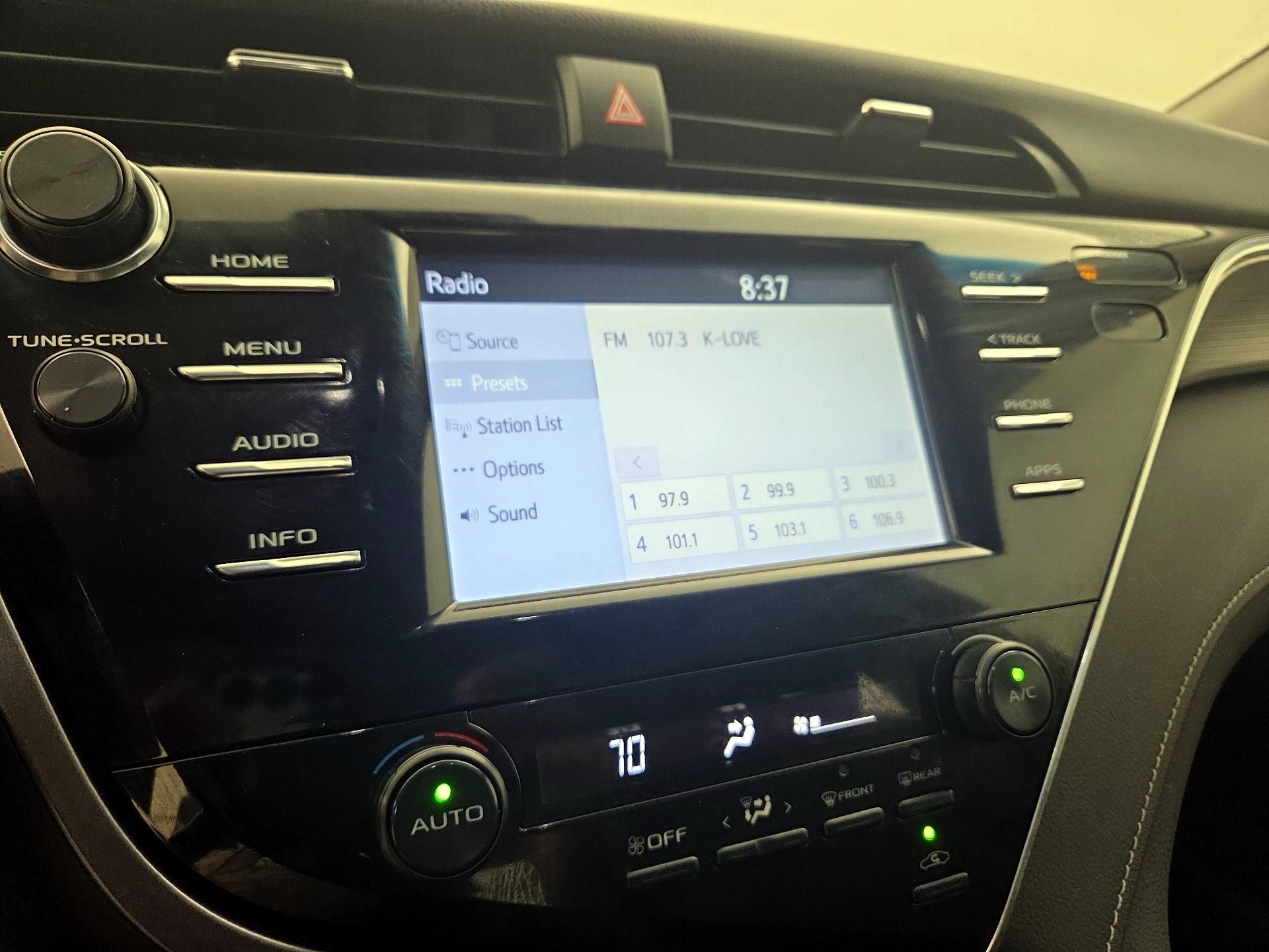 Thumbnail: 2018 Toyota Camry - 15