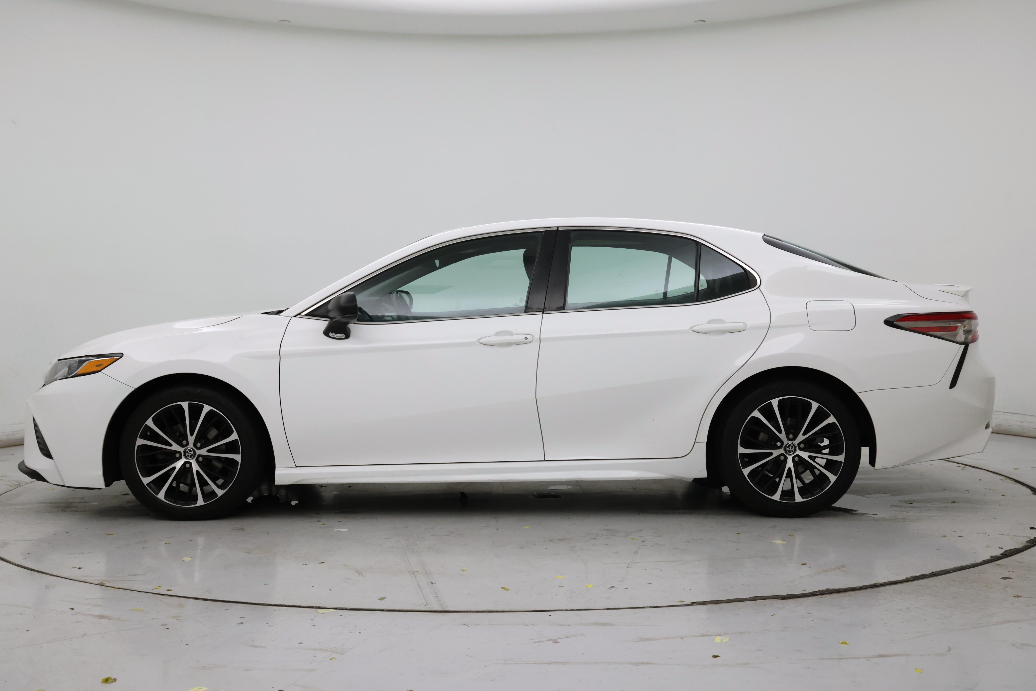 Thumbnail: 2018 Toyota Camry - 3