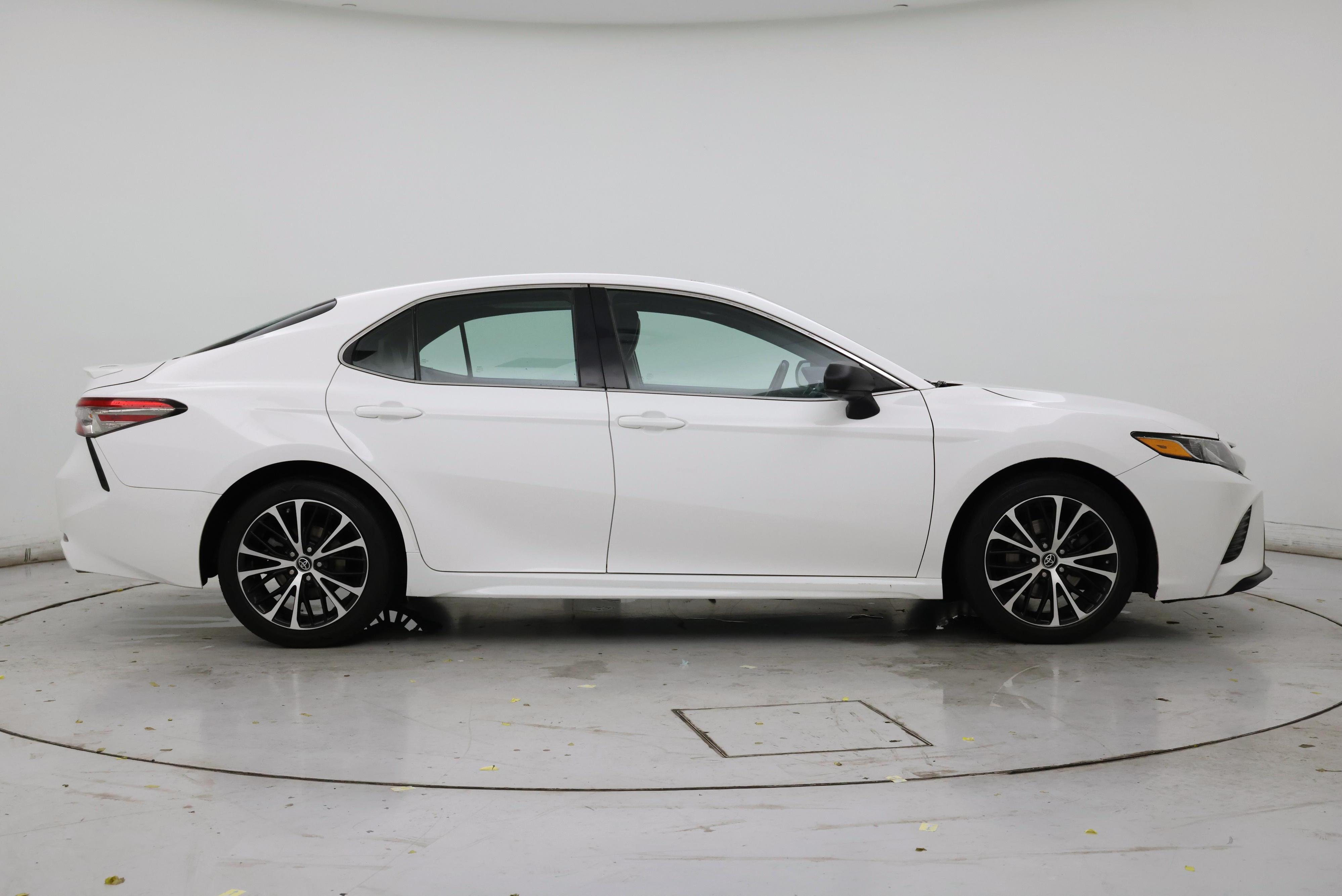 Thumbnail: 2018 Toyota Camry - 7