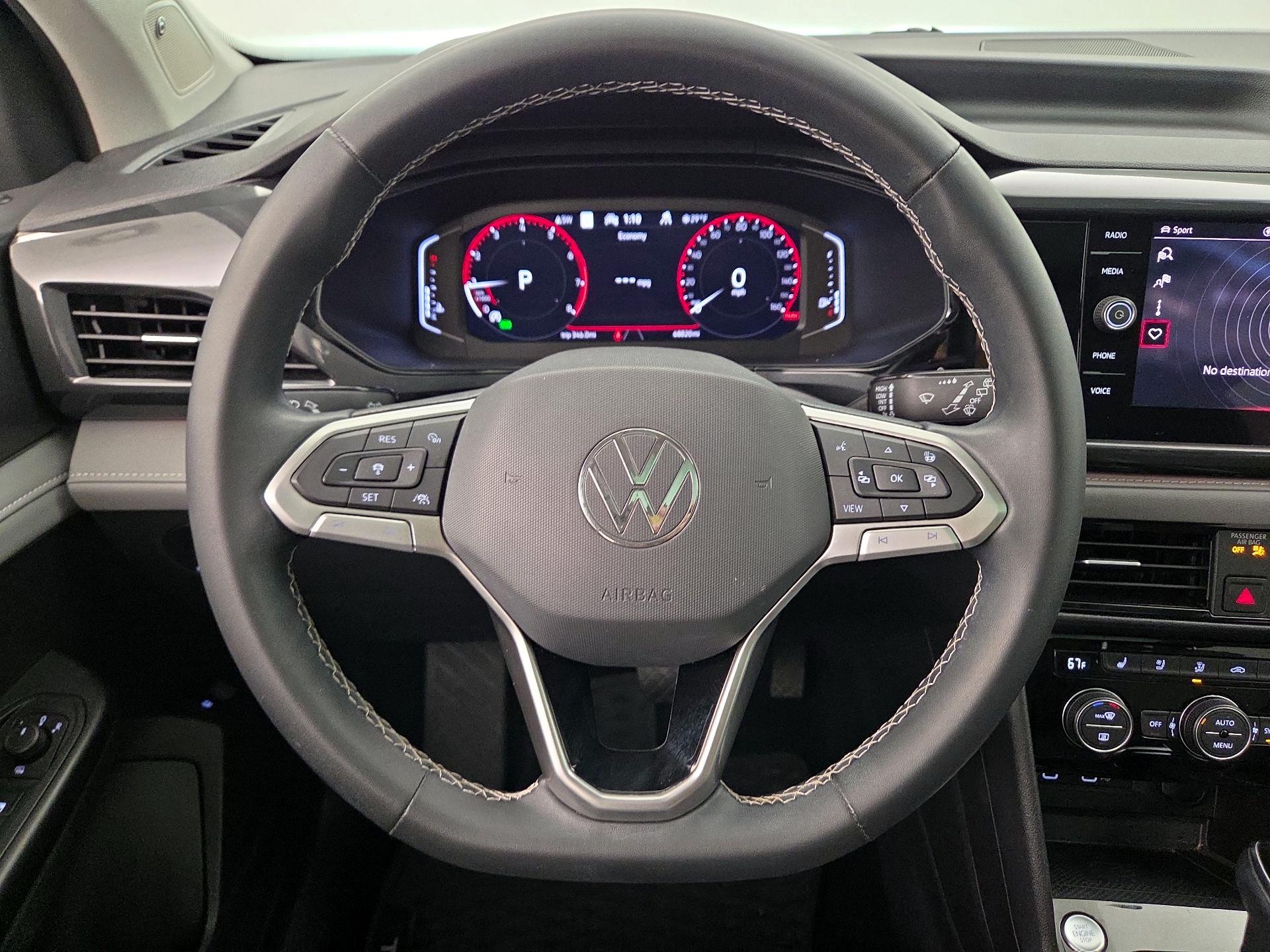 Thumbnail: 2022 Volkswagen Taos - 10