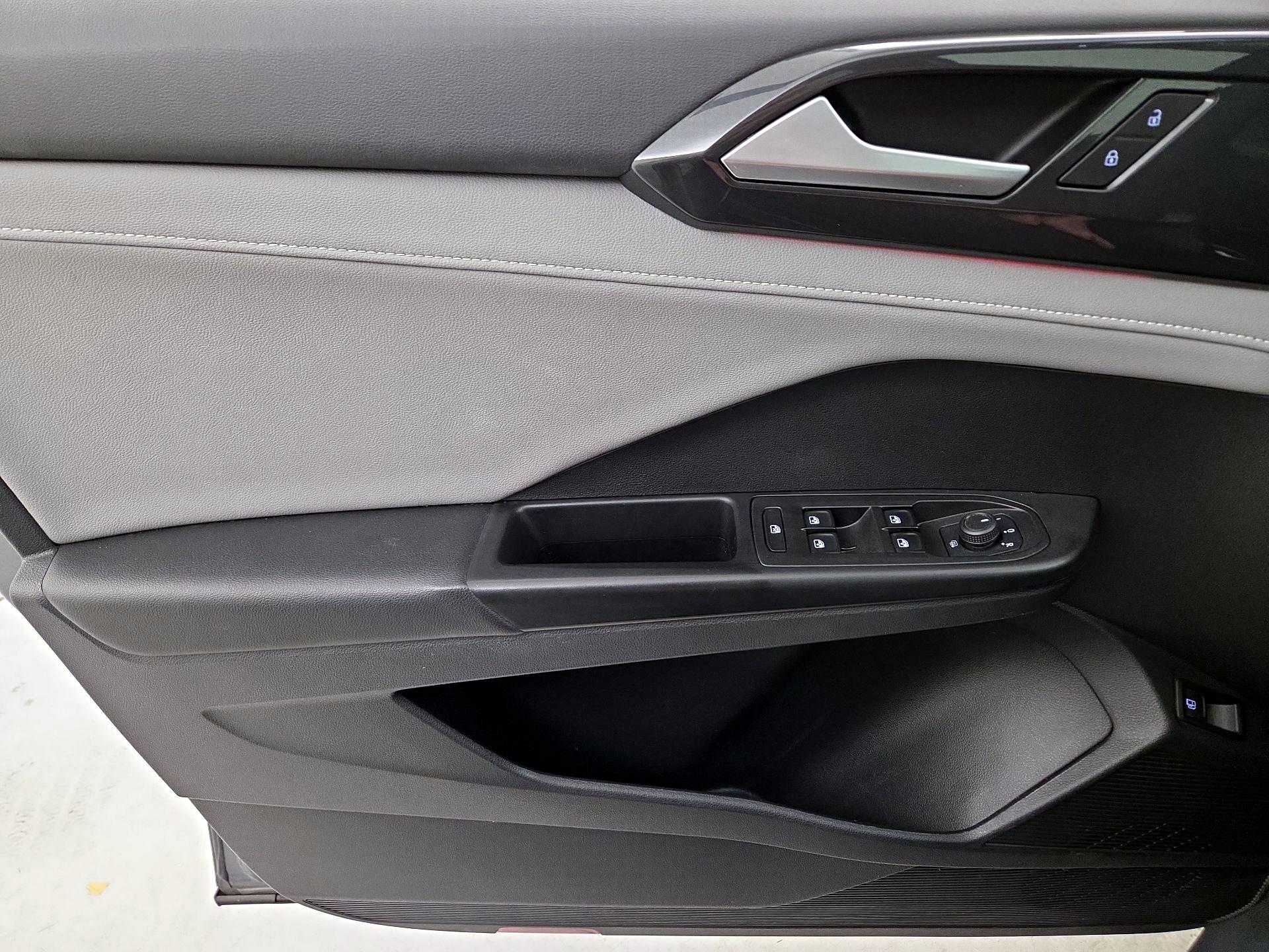 Thumbnail: 2022 Volkswagen Taos - 12