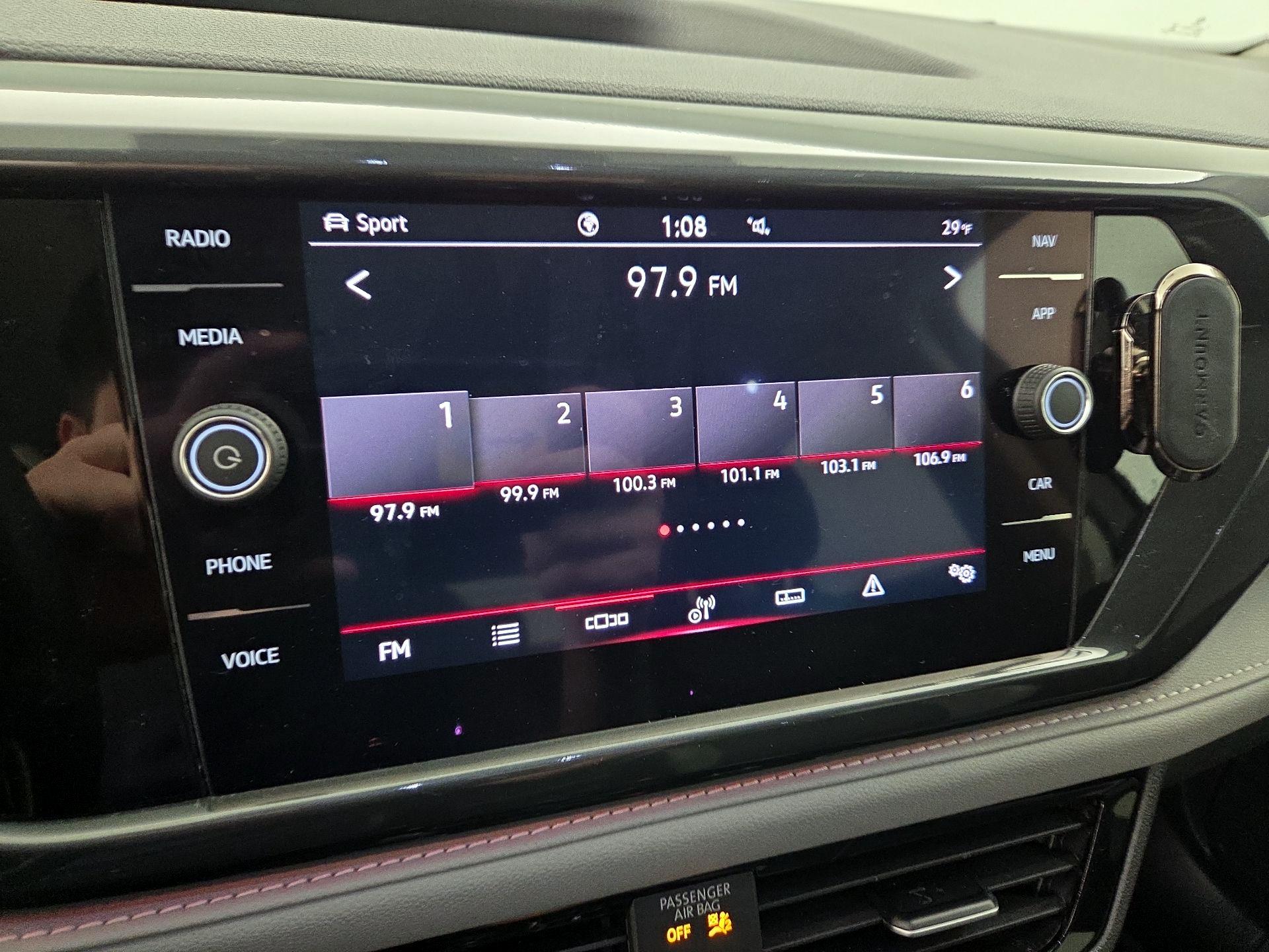 Thumbnail: 2022 Volkswagen Taos - 15