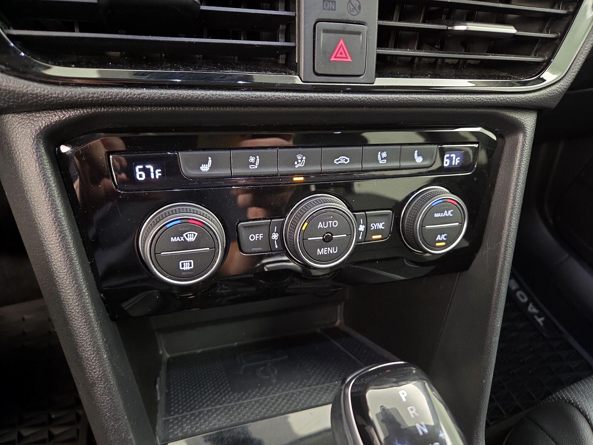 Thumbnail: 2022 Volkswagen Taos - 16