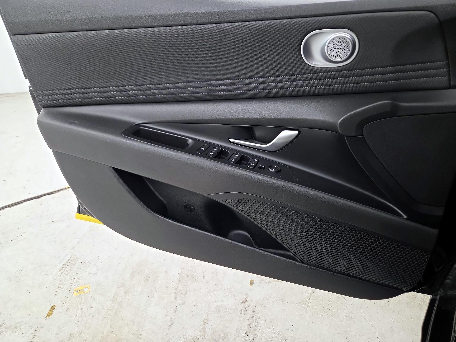 Thumbnail: 2023 Hyundai Elantra - 12