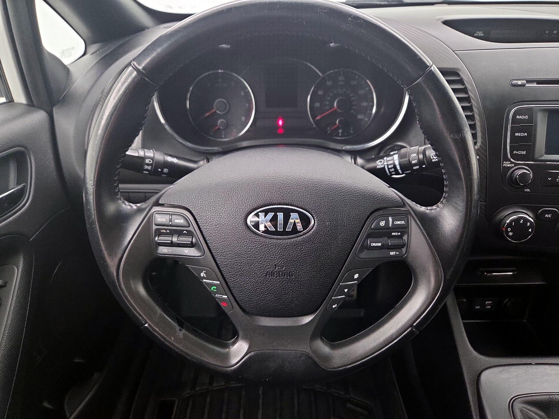 Thumbnail: 2016 Kia Forte - 10