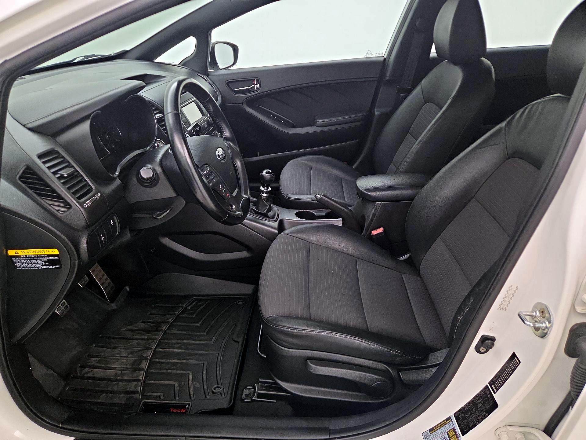 Thumbnail: 2016 Kia Forte - 11