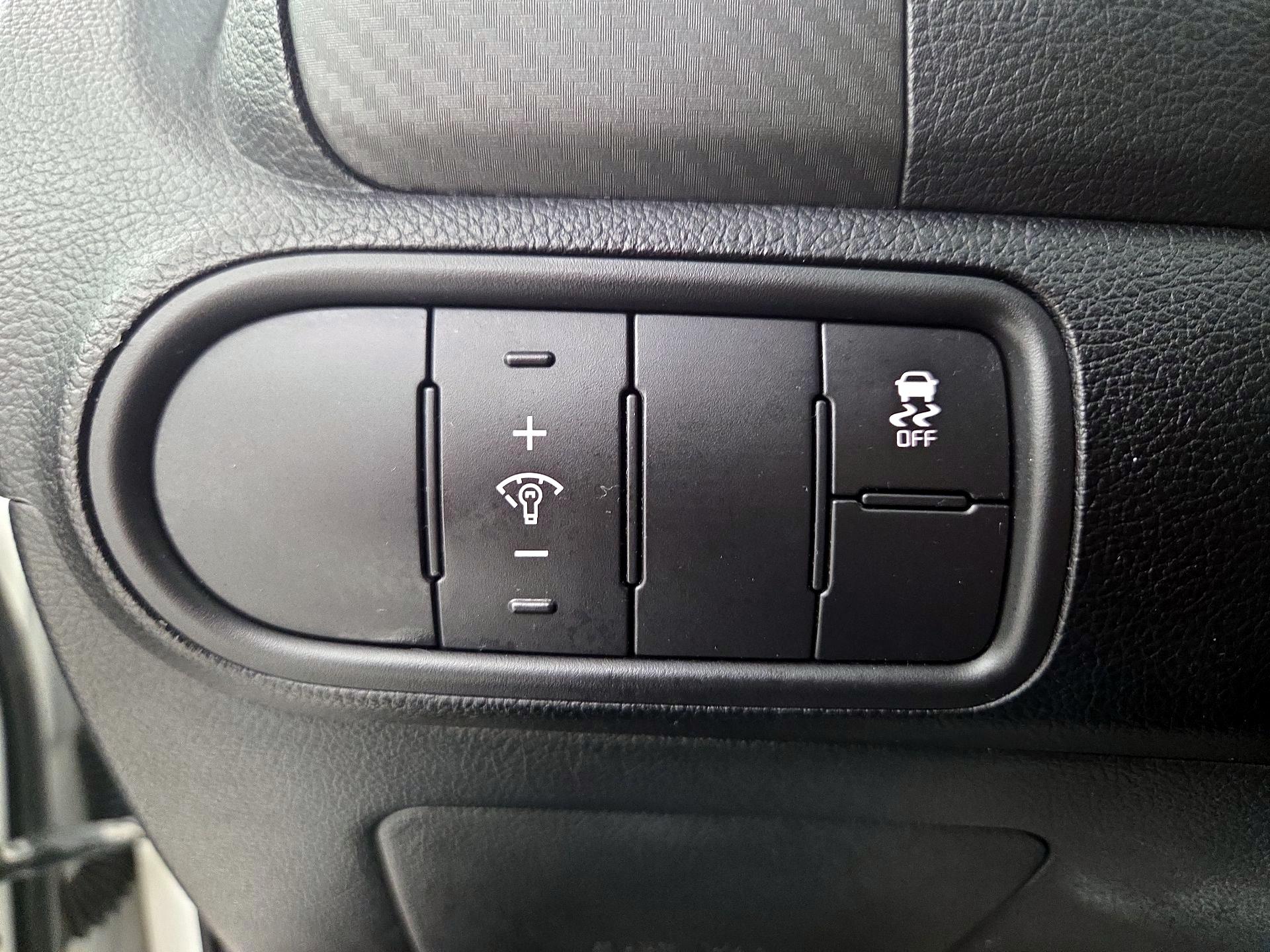 Thumbnail: 2016 Kia Forte - 13