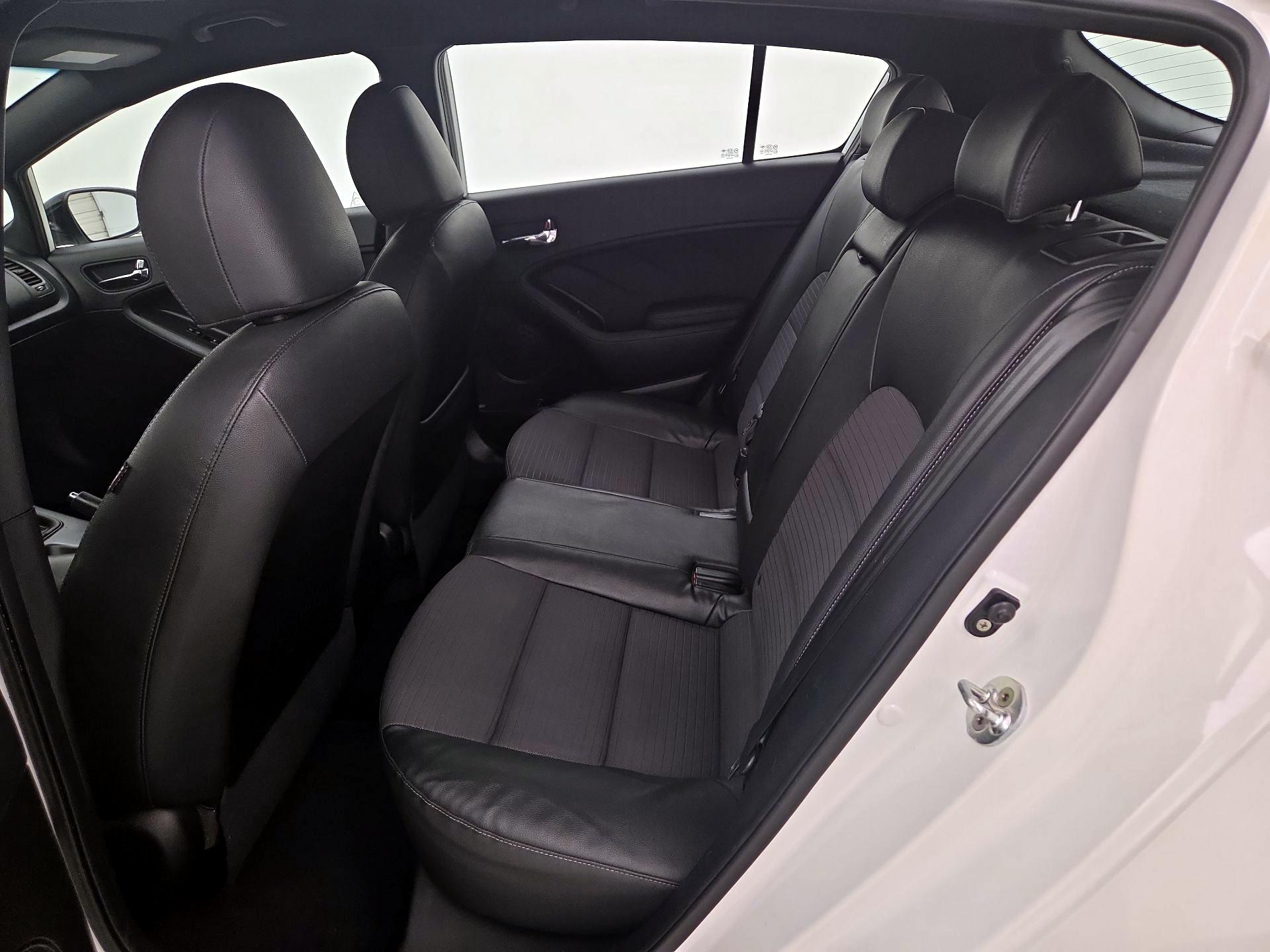 Thumbnail: 2016 Kia Forte - 19