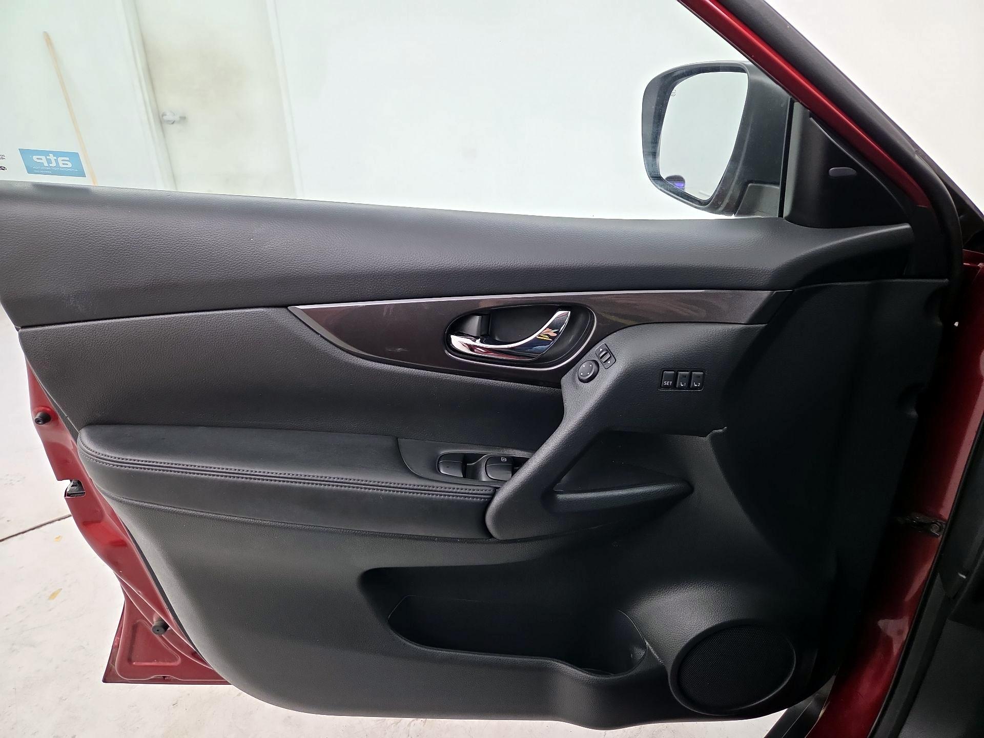 Thumbnail: 2019 Nissan Rogue - 12