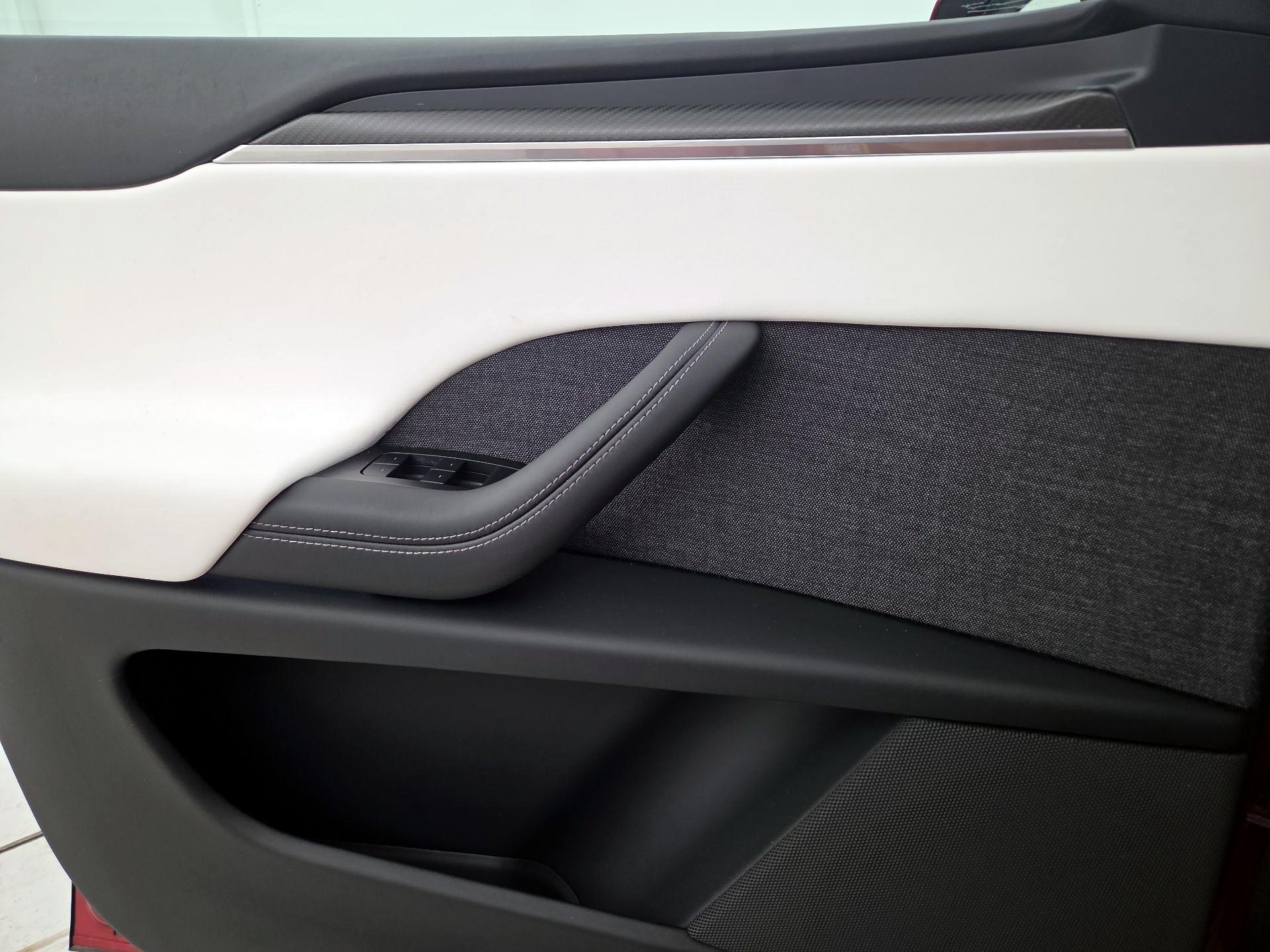 Thumbnail: 2023 Tesla Model X - 12