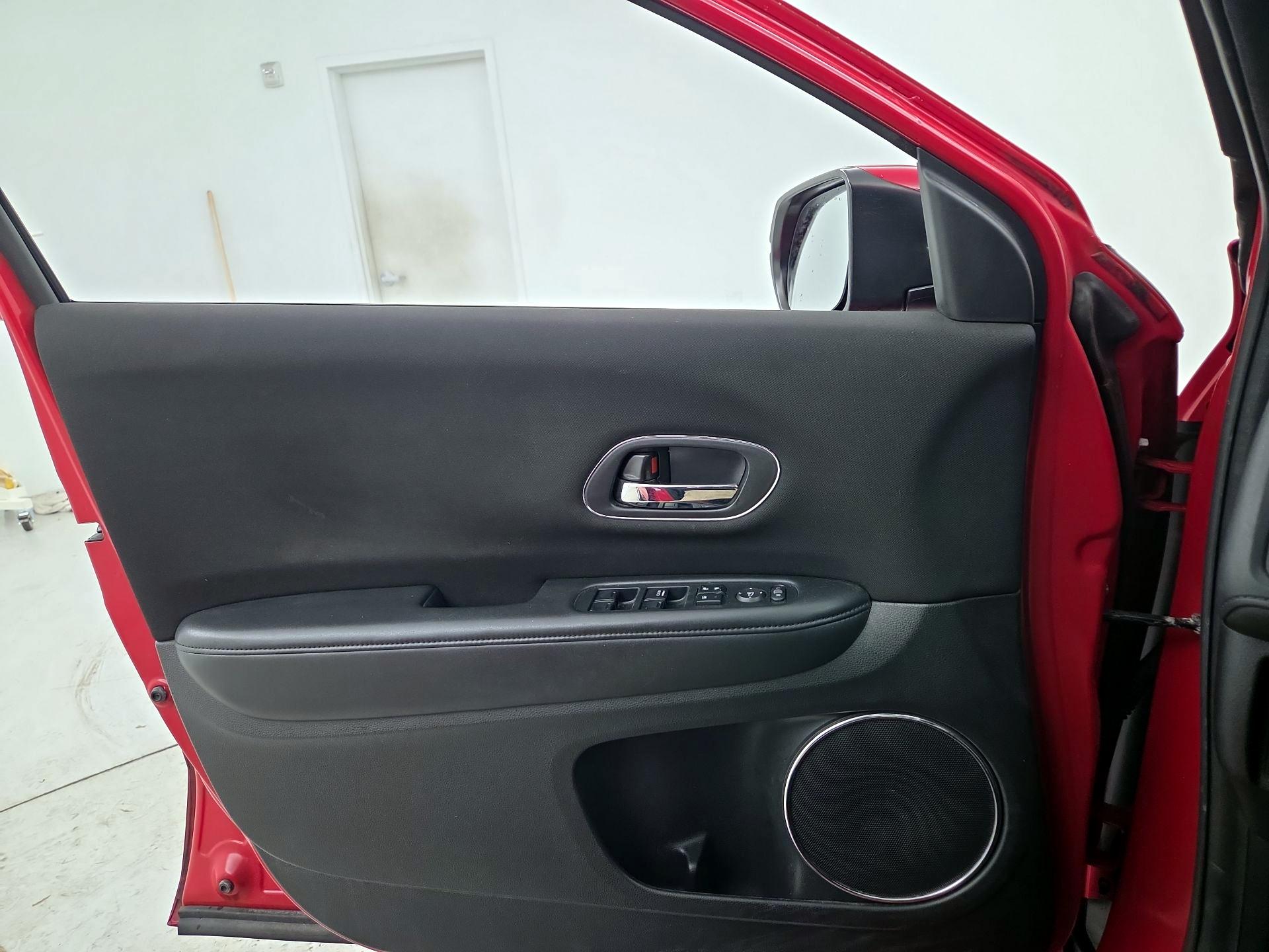 Thumbnail: 2016 Honda HR-V - 12